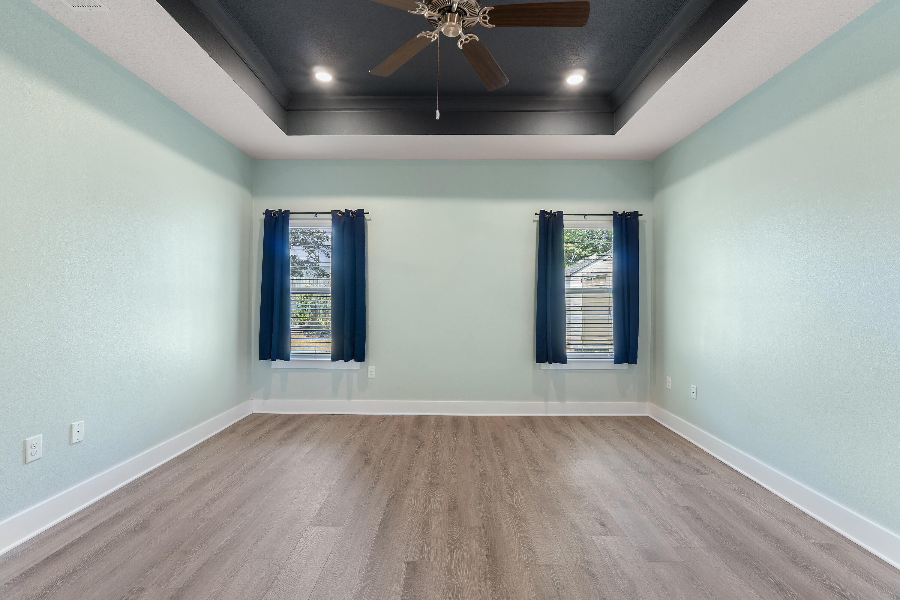 ROMAN OAKS - Residential