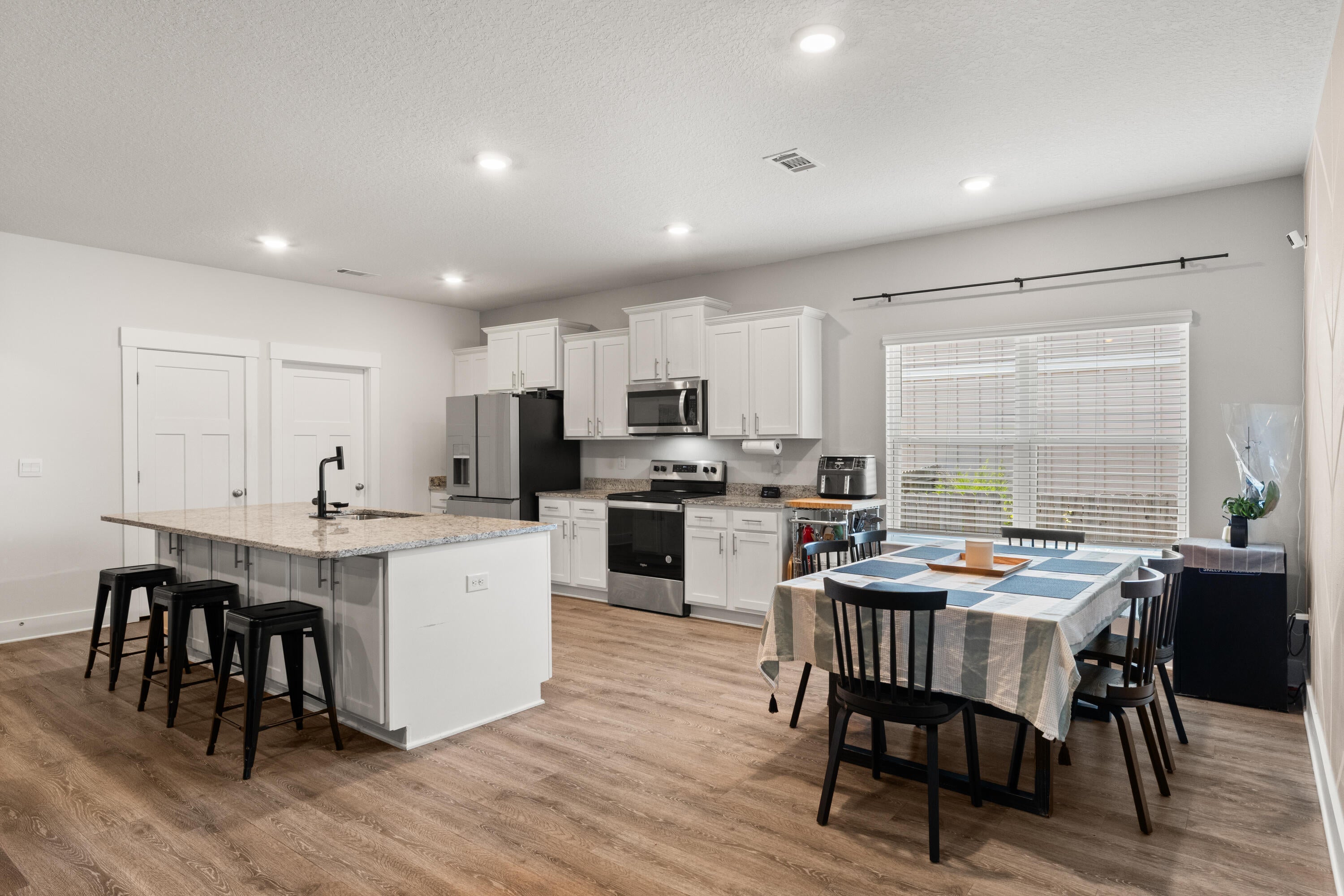 ROMAN OAKS - Residential