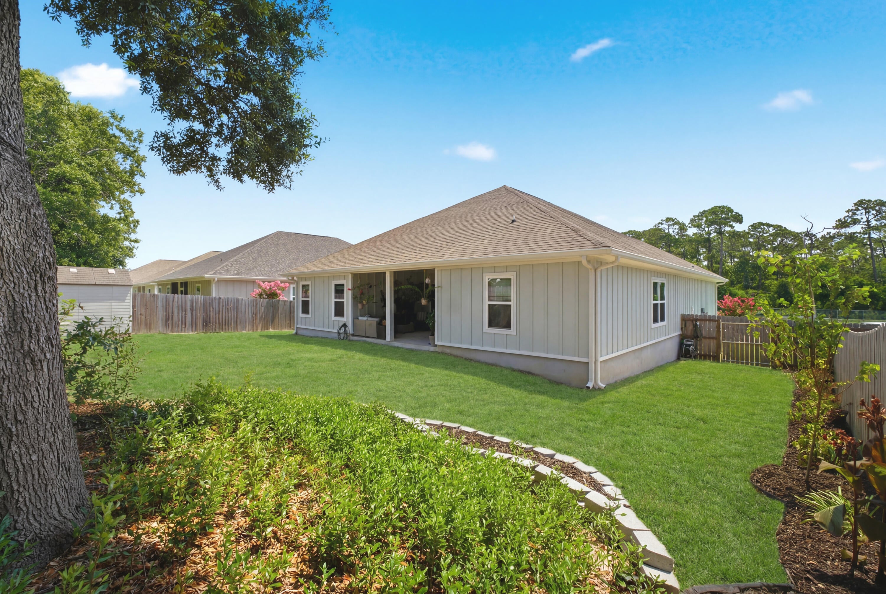 ROMAN OAKS - Residential