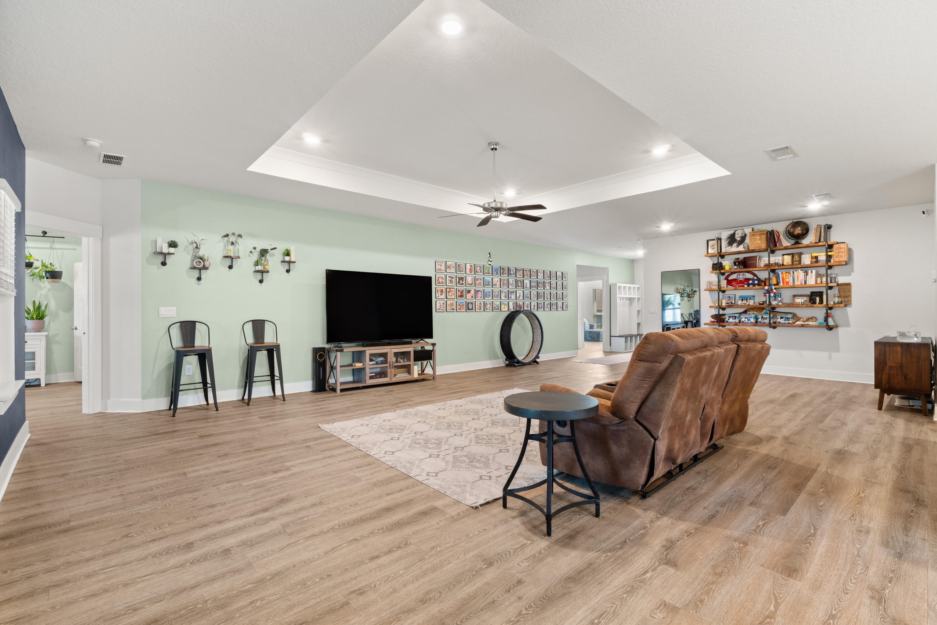 ROMAN OAKS - Residential