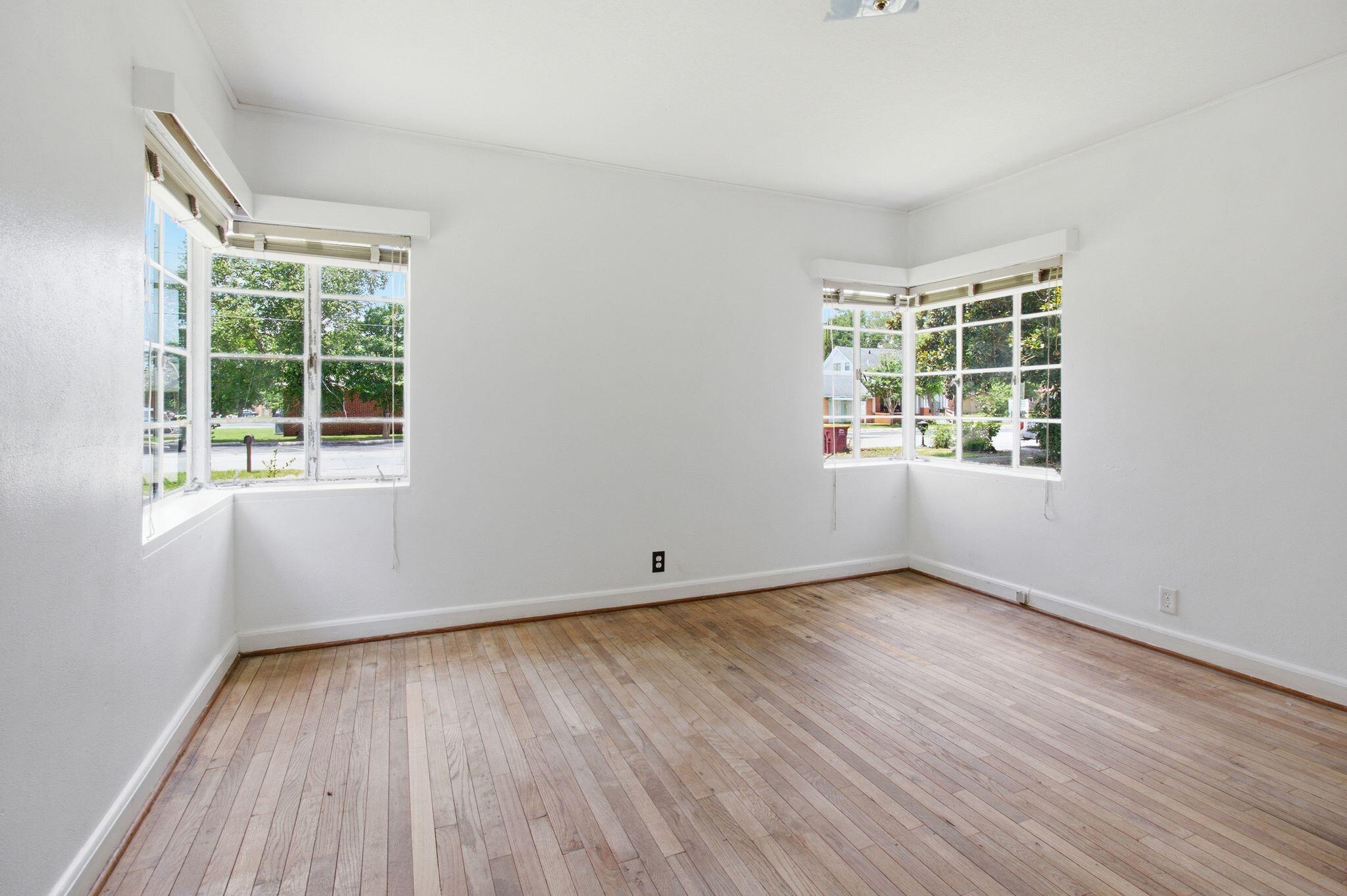 CRESTVIEW LOTS 3 & 4 BLK 36 - Residential