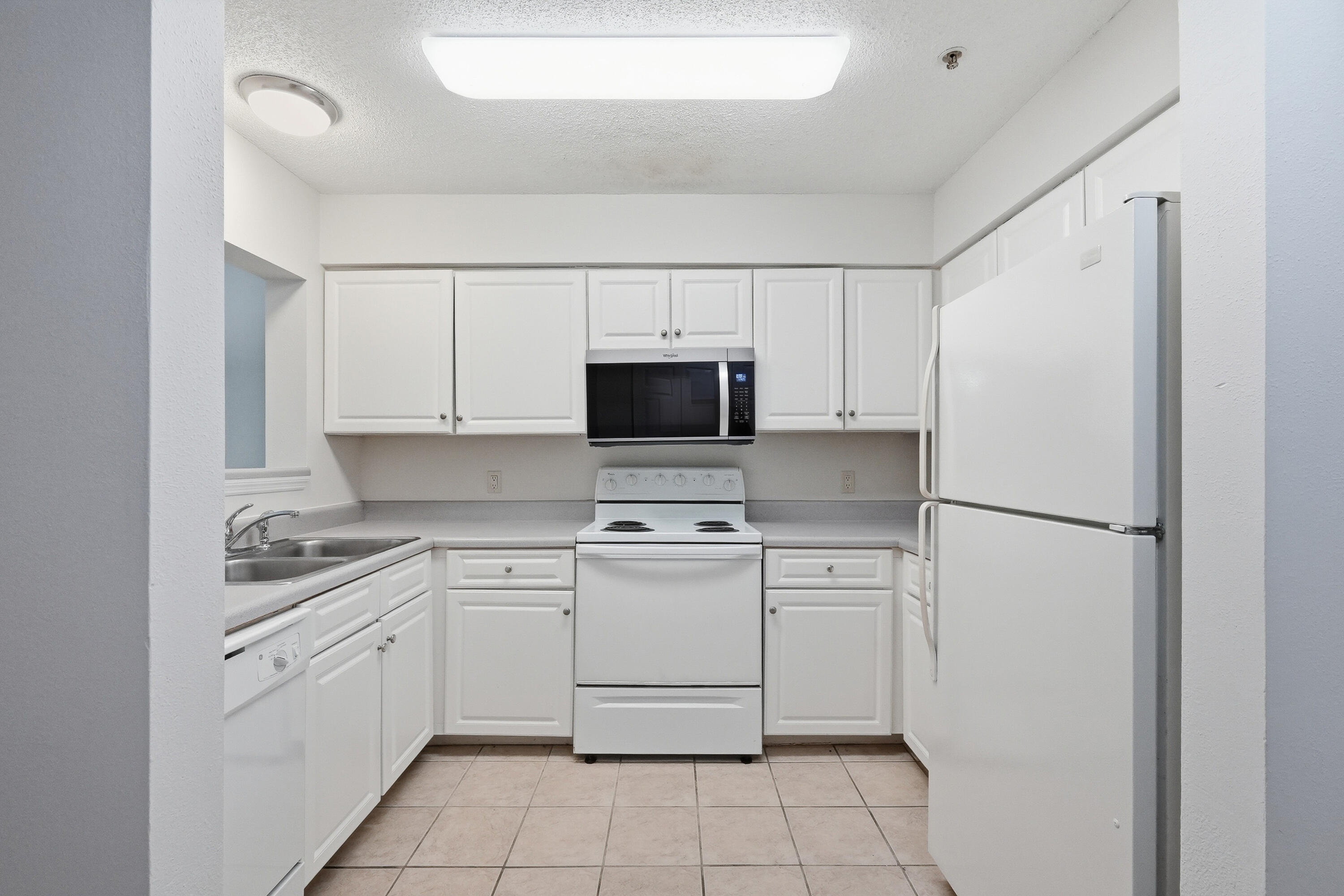 FLORIDA CLUB - Residential Lease
