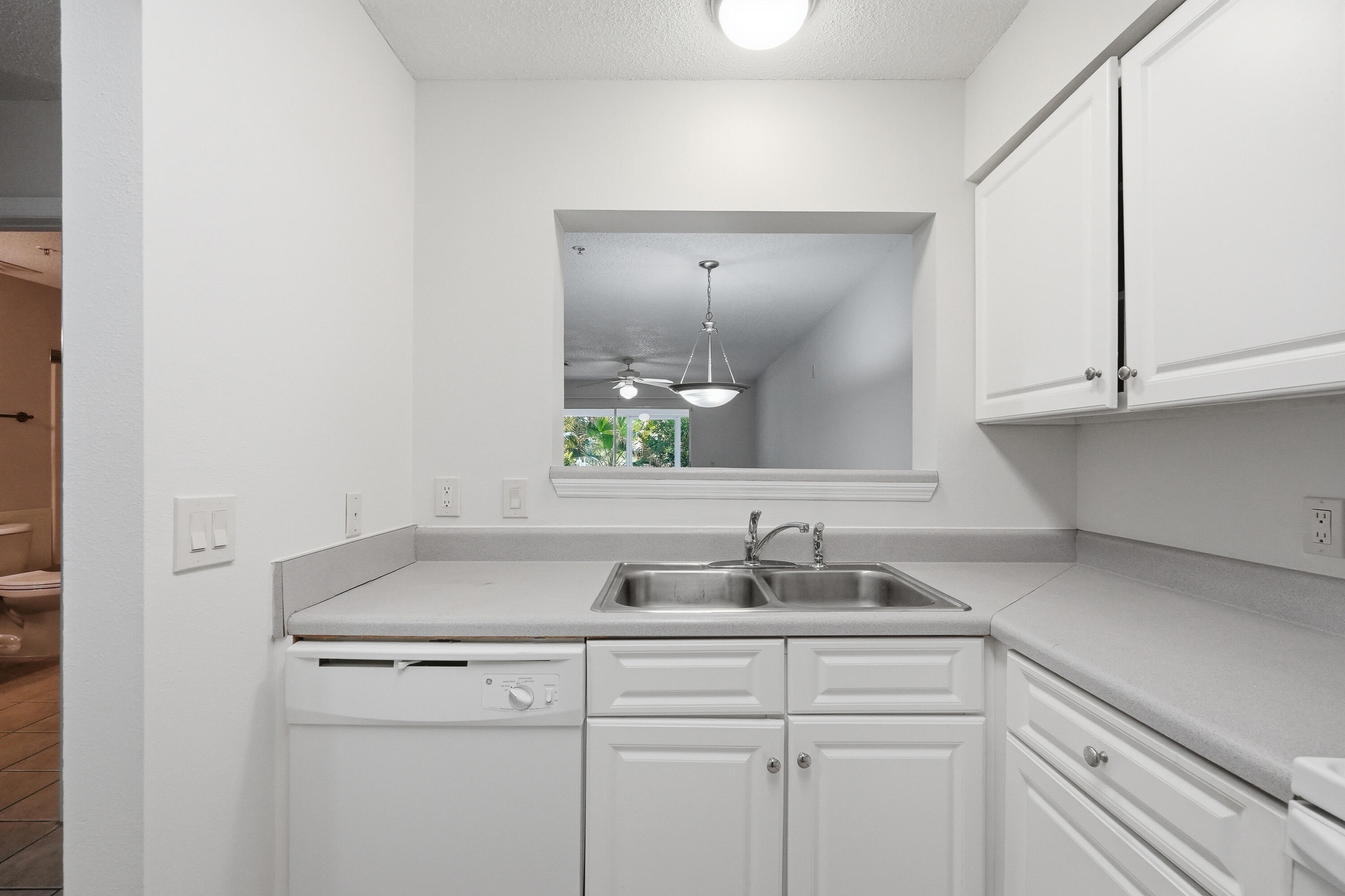 FLORIDA CLUB - Residential Lease