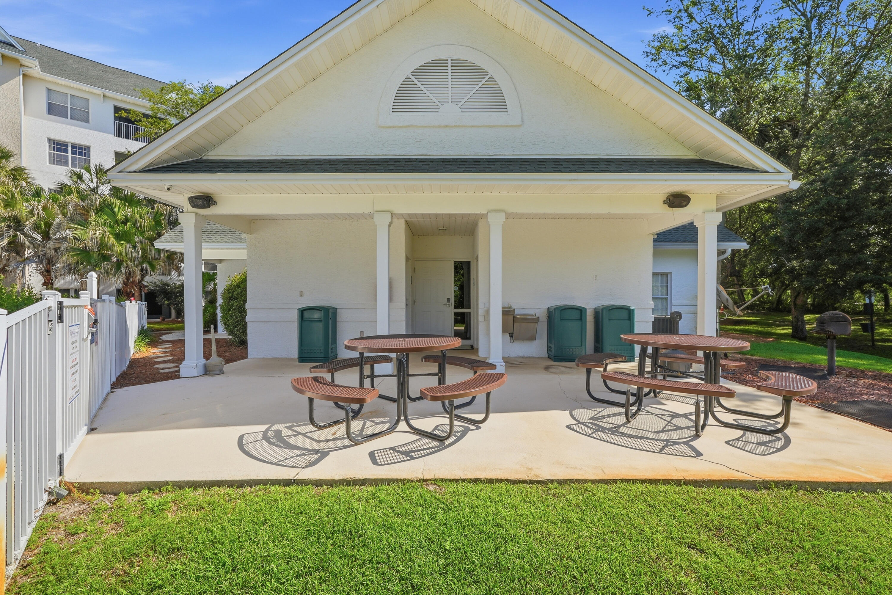 FLORIDA CLUB - Residential Lease