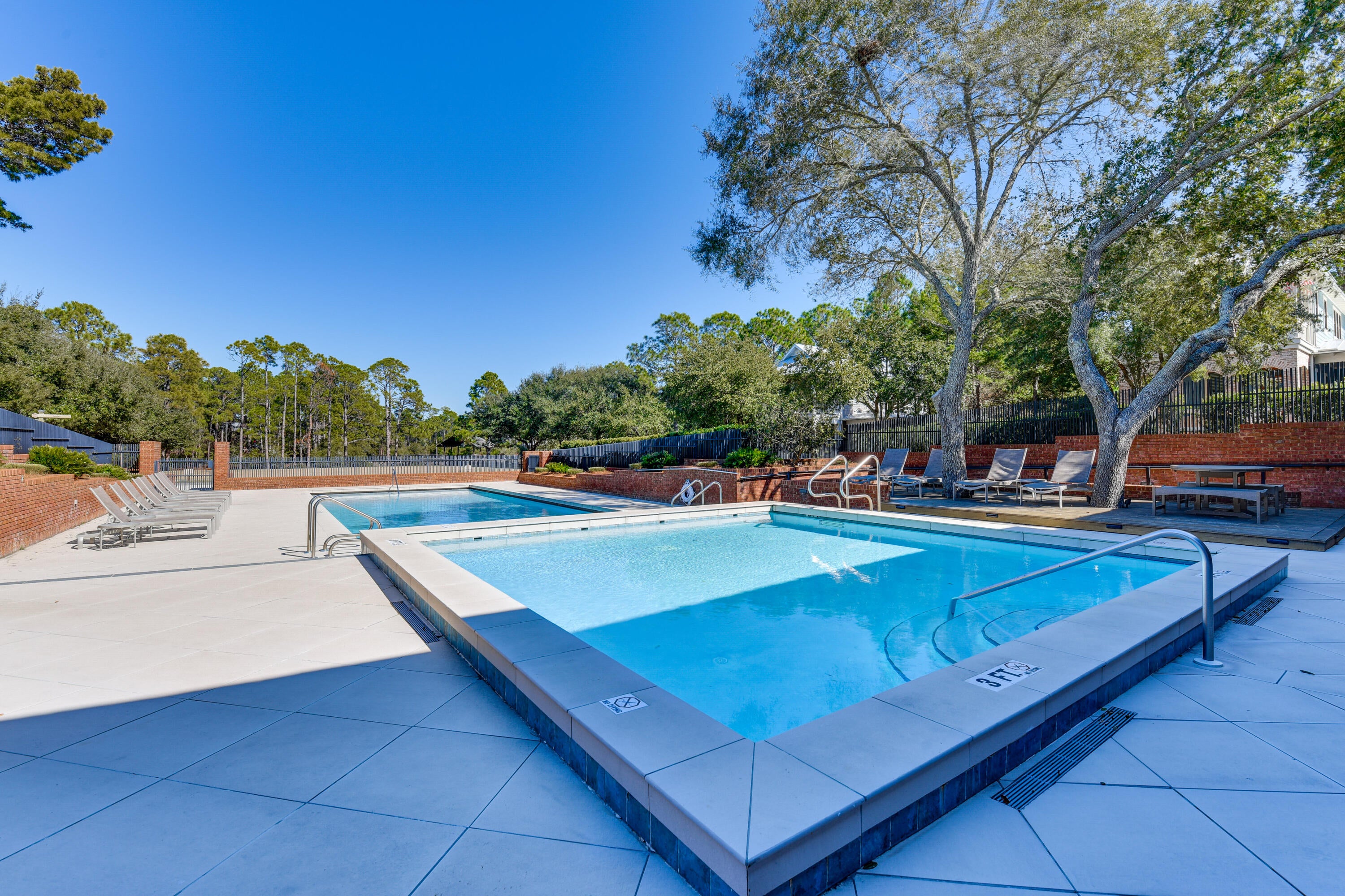 FOREST LAKES - Residential
