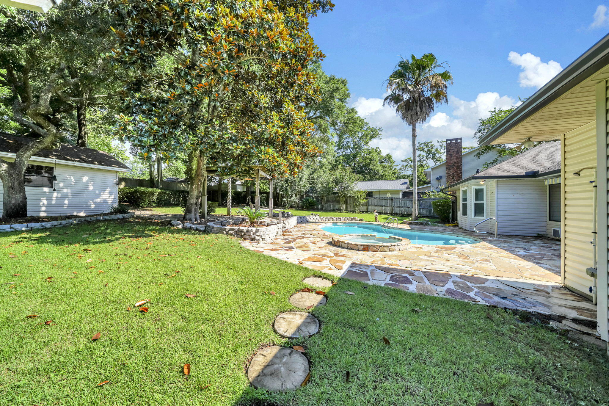 EDGEWATER VILLAGE - Residential