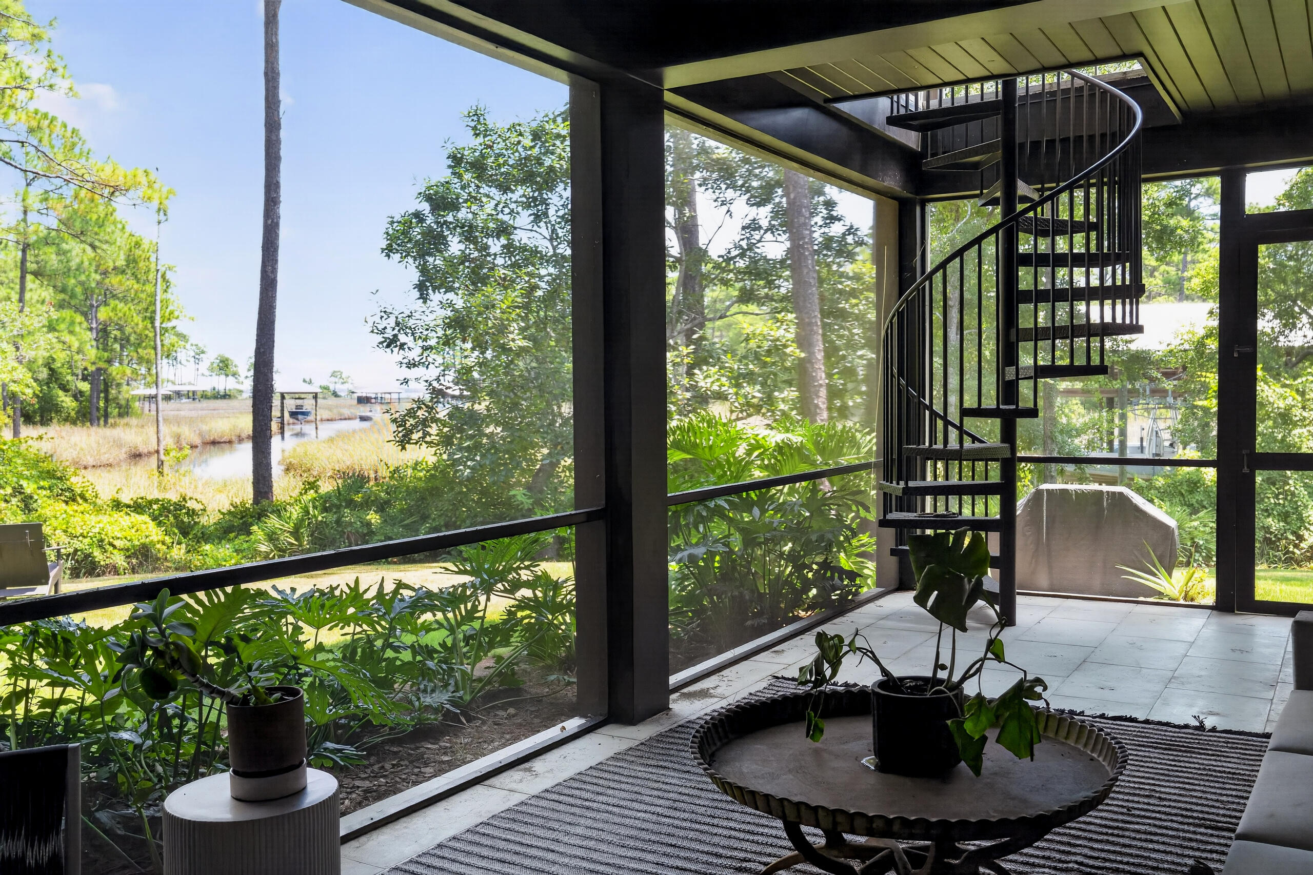 MAGNOLIA BEACH - Residential