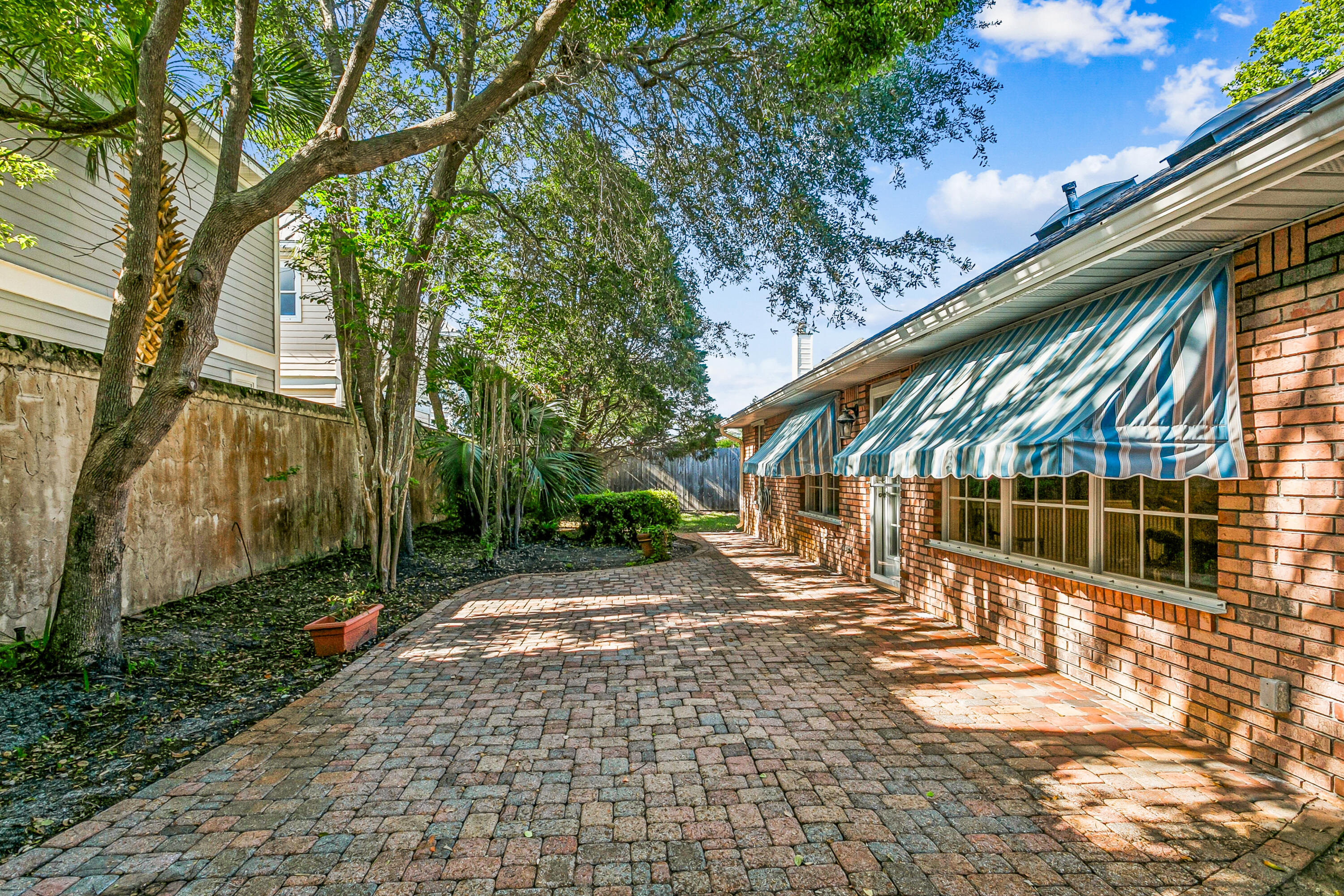 EMERALD BREEZE ESTATES - Residential