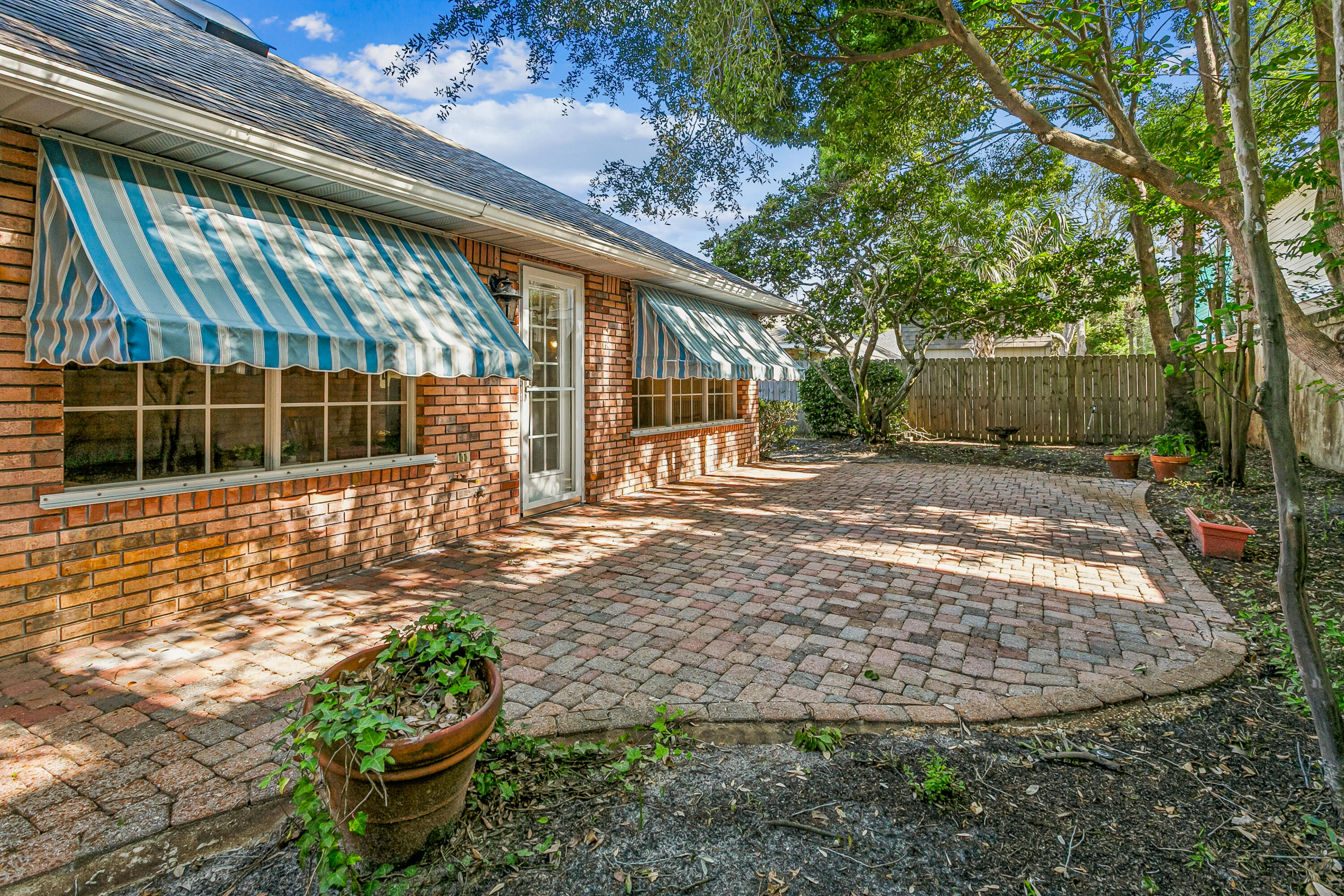 EMERALD BREEZE ESTATES - Residential