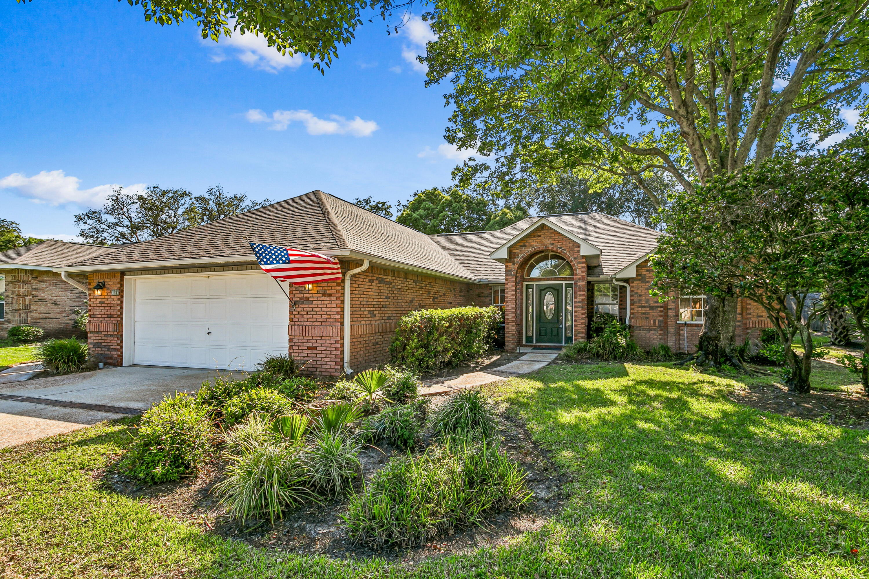 EMERALD BREEZE ESTATES - Residential