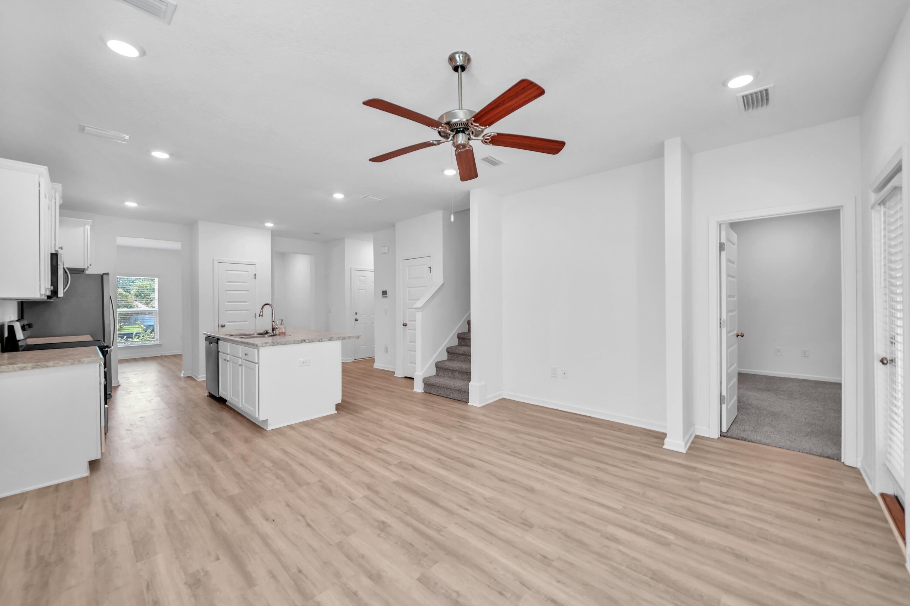 LAGRANGE LANDING - Residential