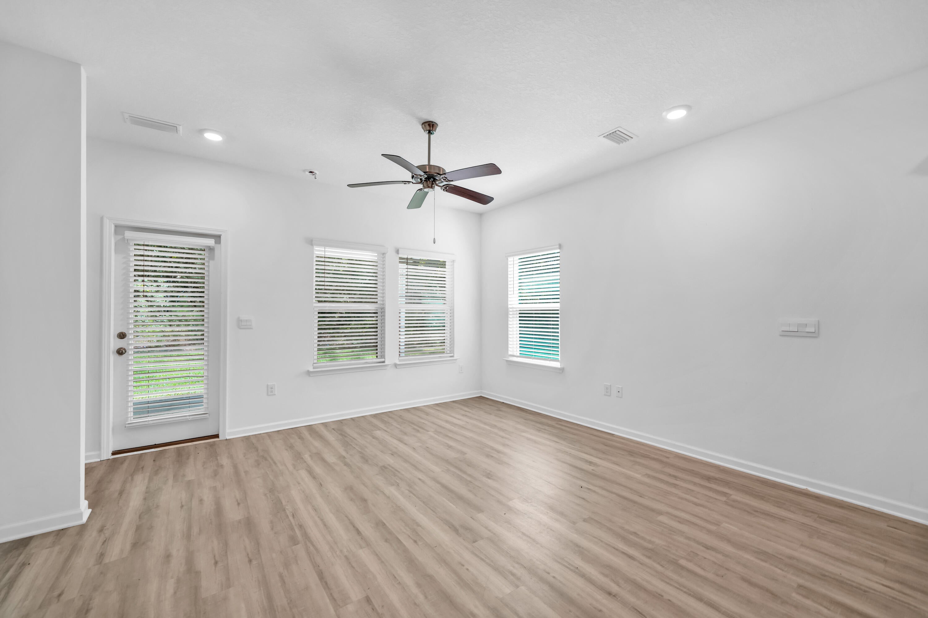 LAGRANGE LANDING - Residential