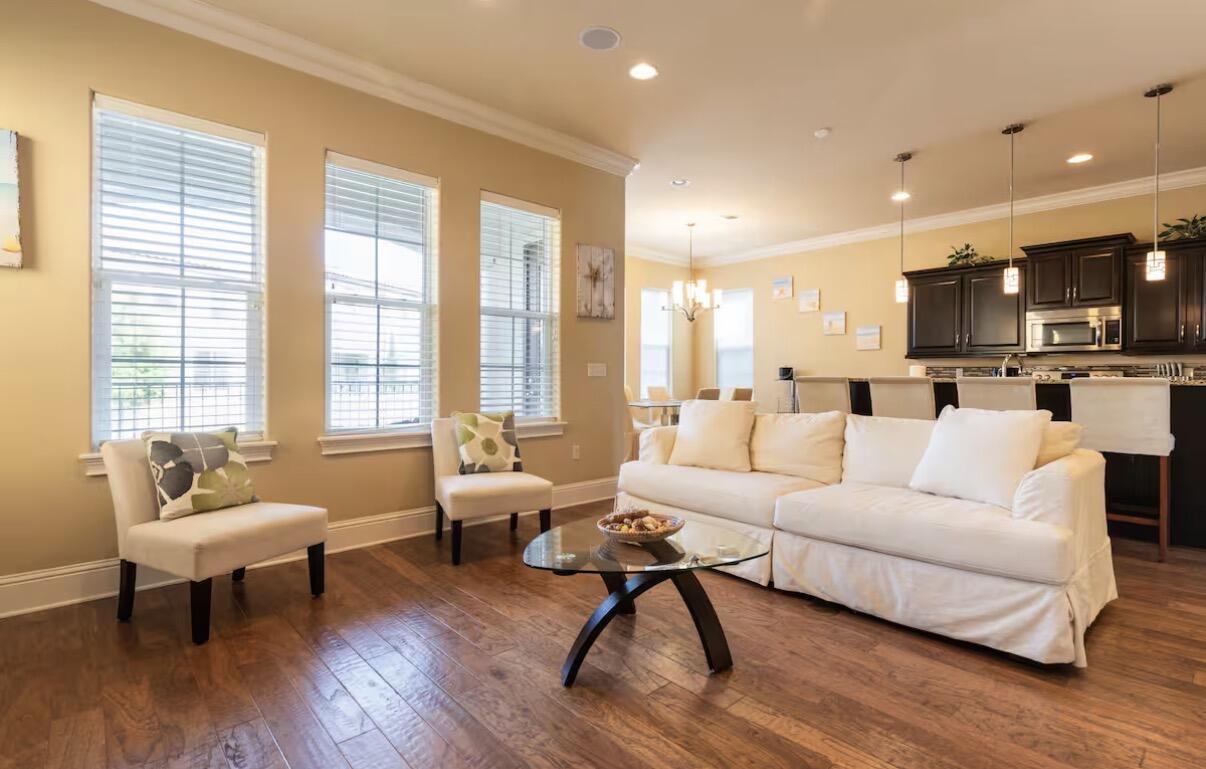 VILLA LAGO - Residential Lease