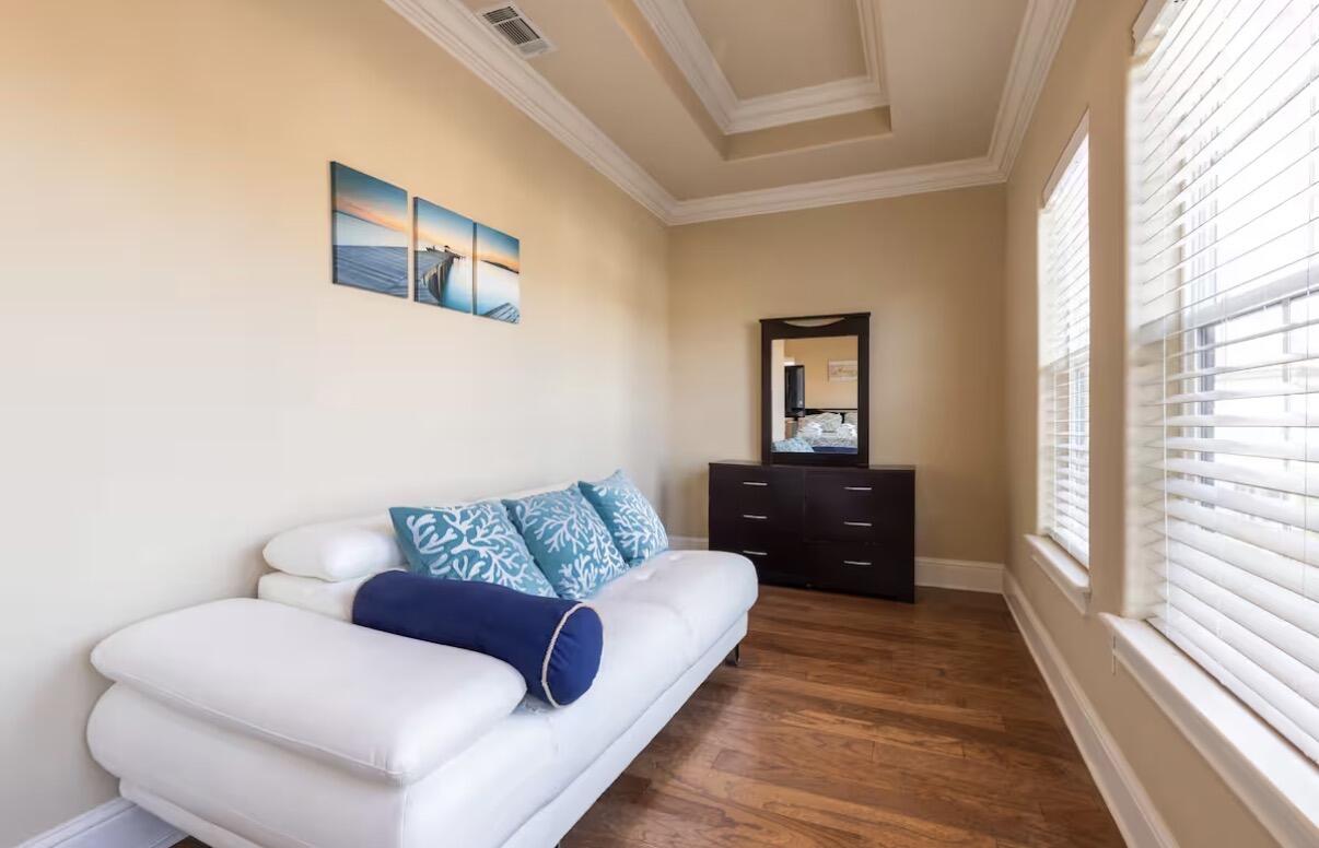 VILLA LAGO - Residential Lease
