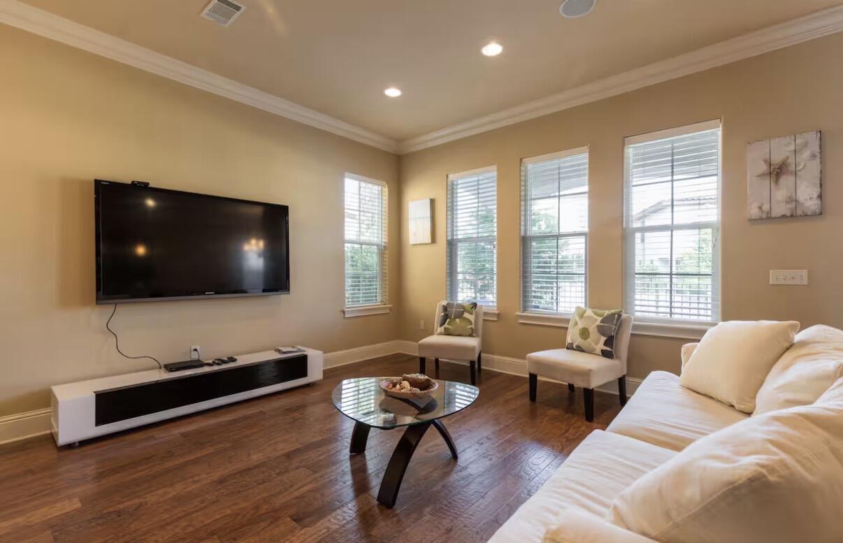 VILLA LAGO - Residential Lease