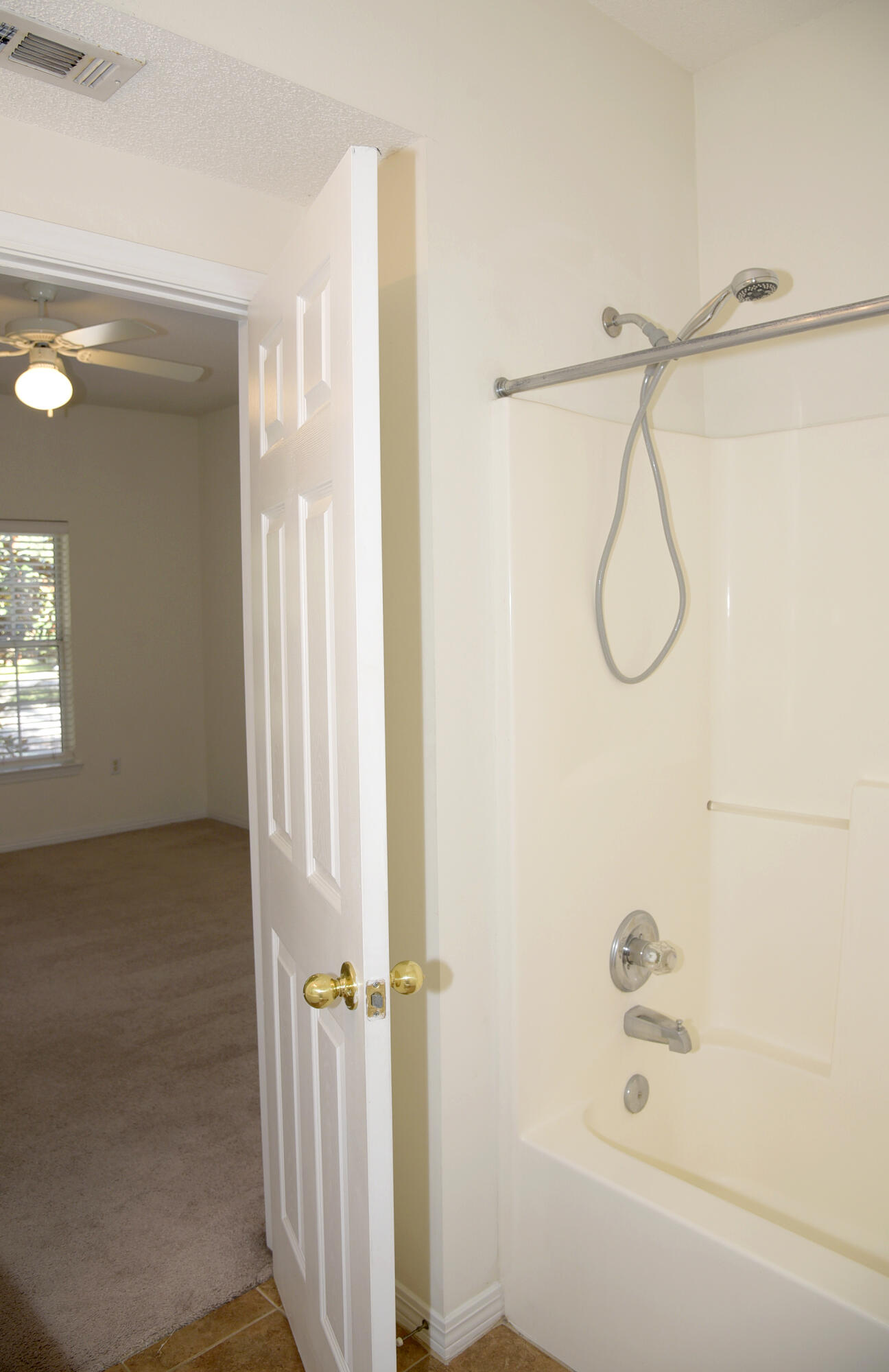 THE OAKS AT NICEVILLE - Residential Lease