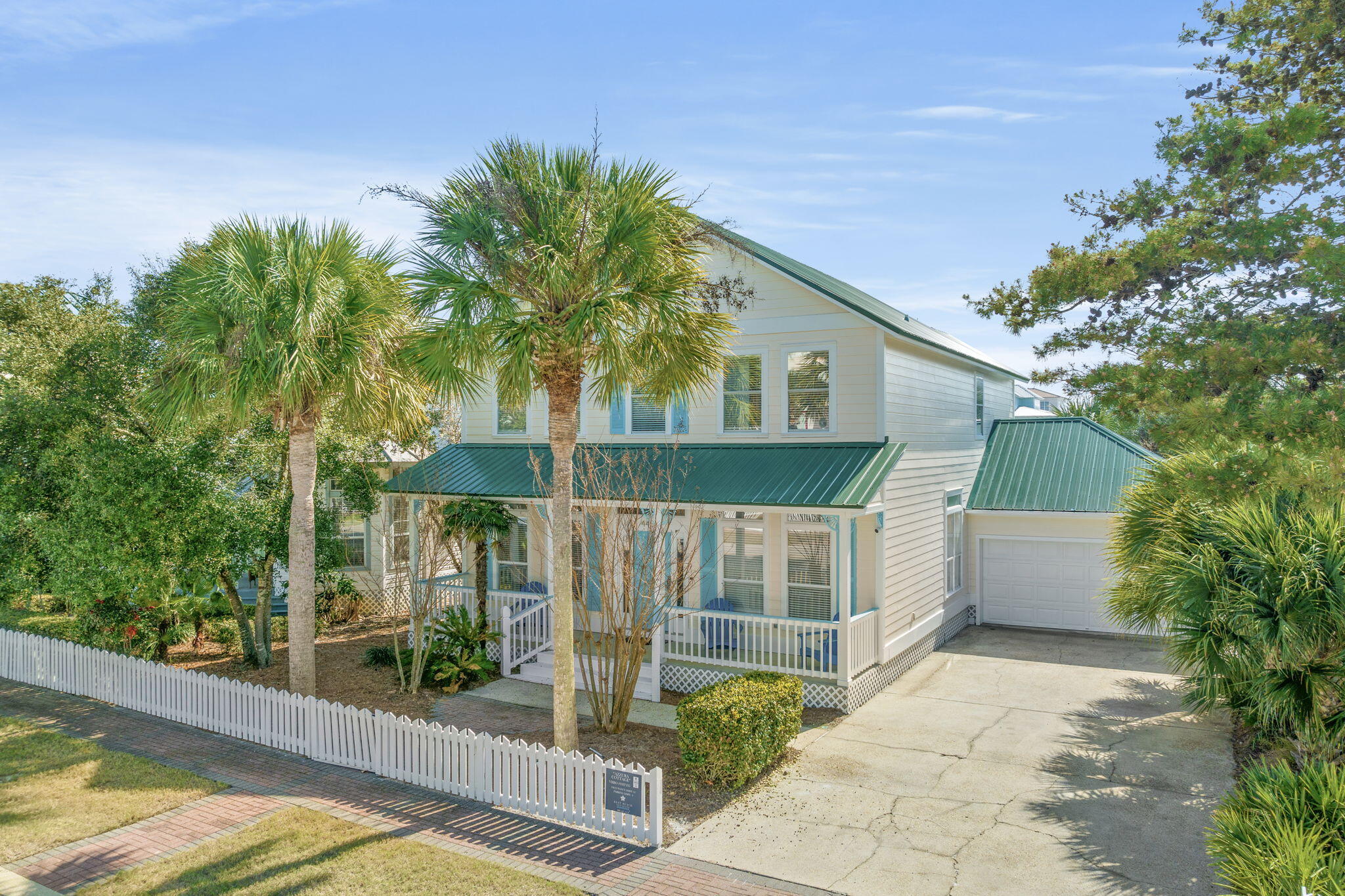 CRYSTAL SHORES - Residential