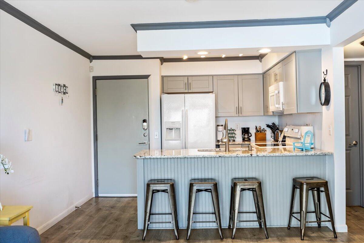 LAKEVIEW CONDO - Residential
