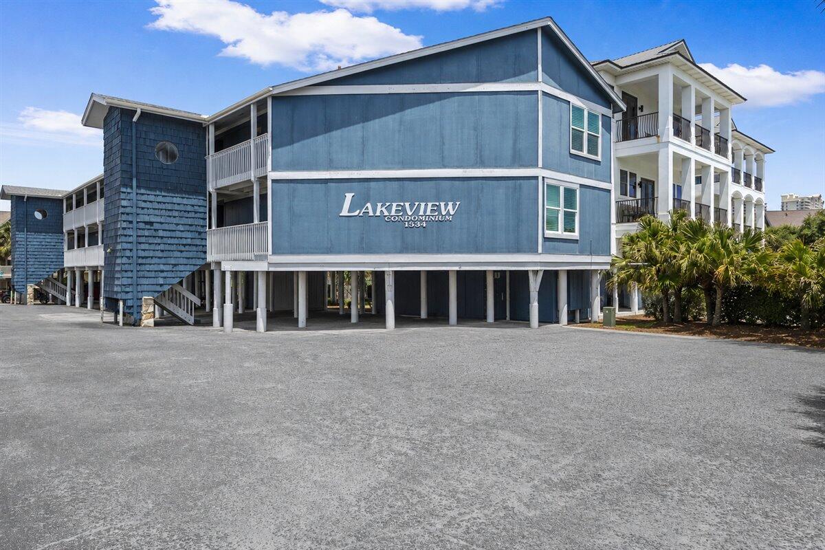 LAKEVIEW CONDO - Residential