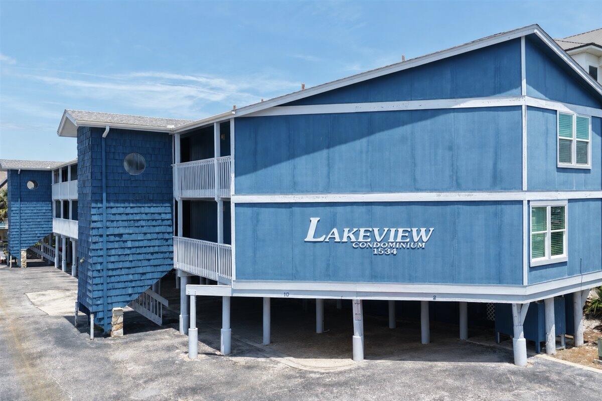 LAKEVIEW CONDO - Residential