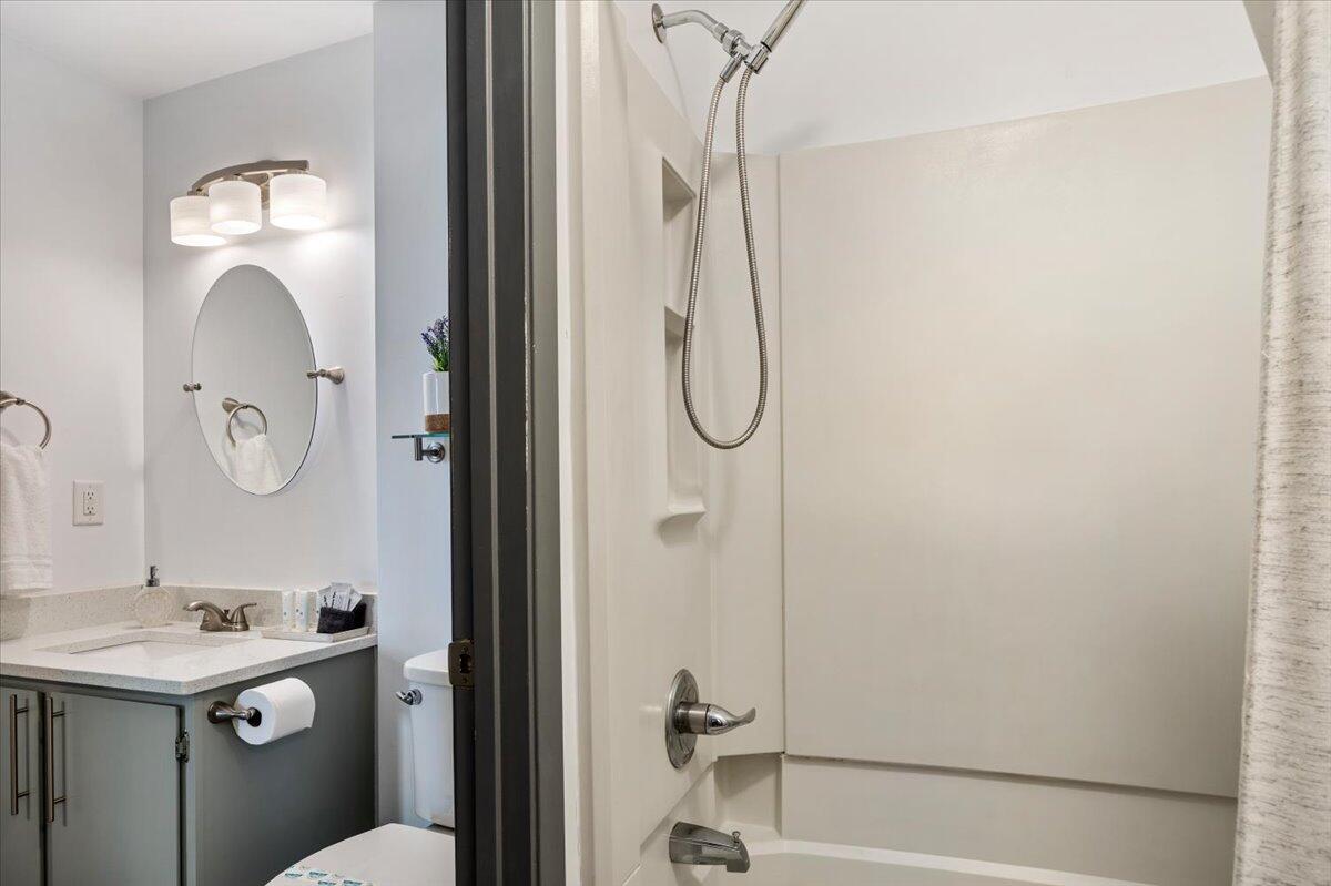 LAKEVIEW CONDO - Residential