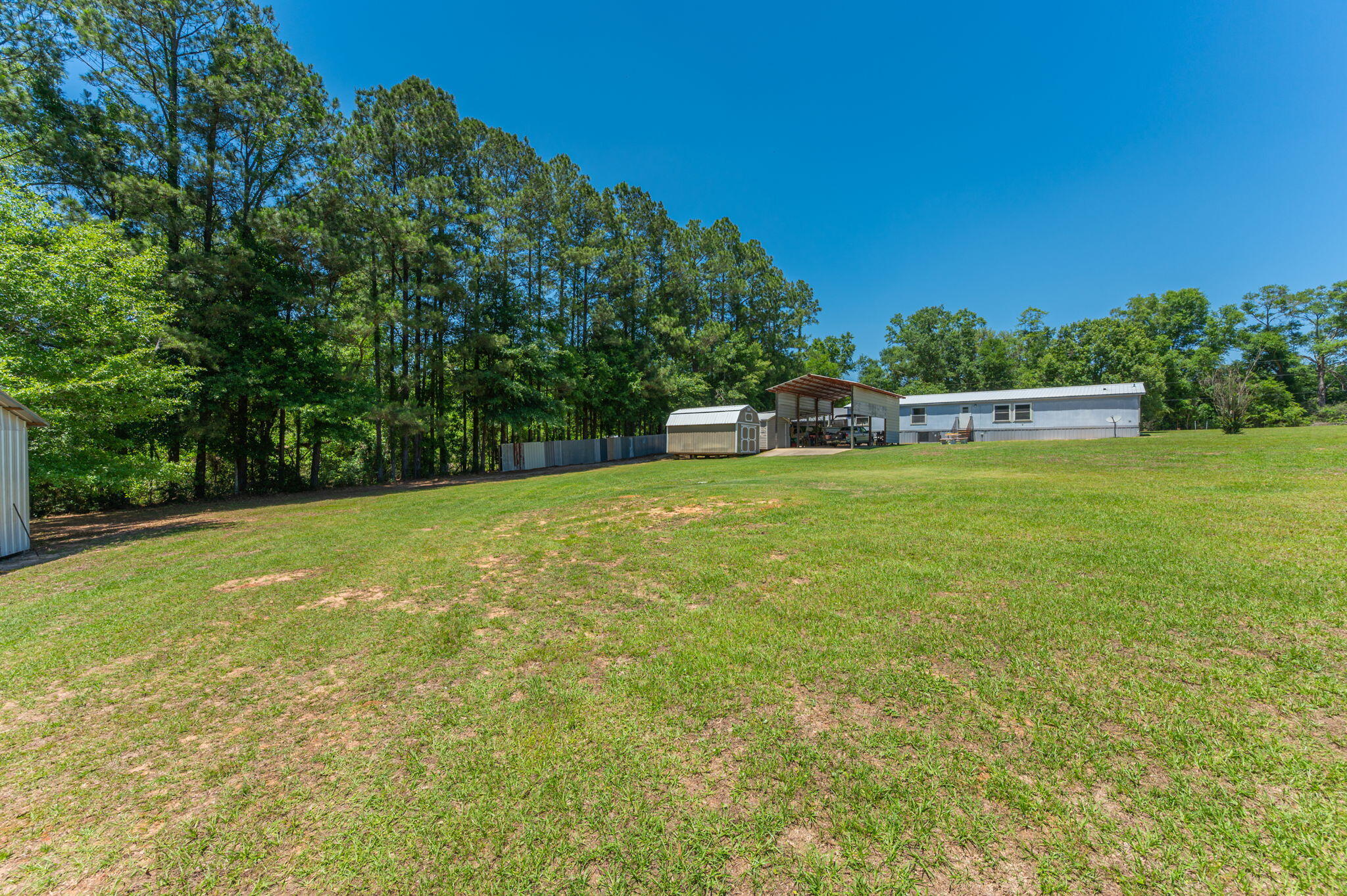 COM NE COR OF NW1/4 OF SE1/4 OF SW1/4 S 60 FT W 206.59 FT - Residential