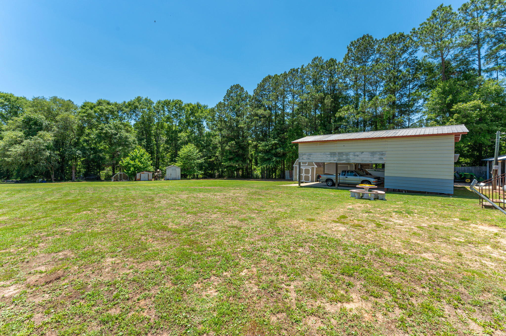 COM NE COR OF NW1/4 OF SE1/4 OF SW1/4 S 60 FT W 206.59 FT - Residential
