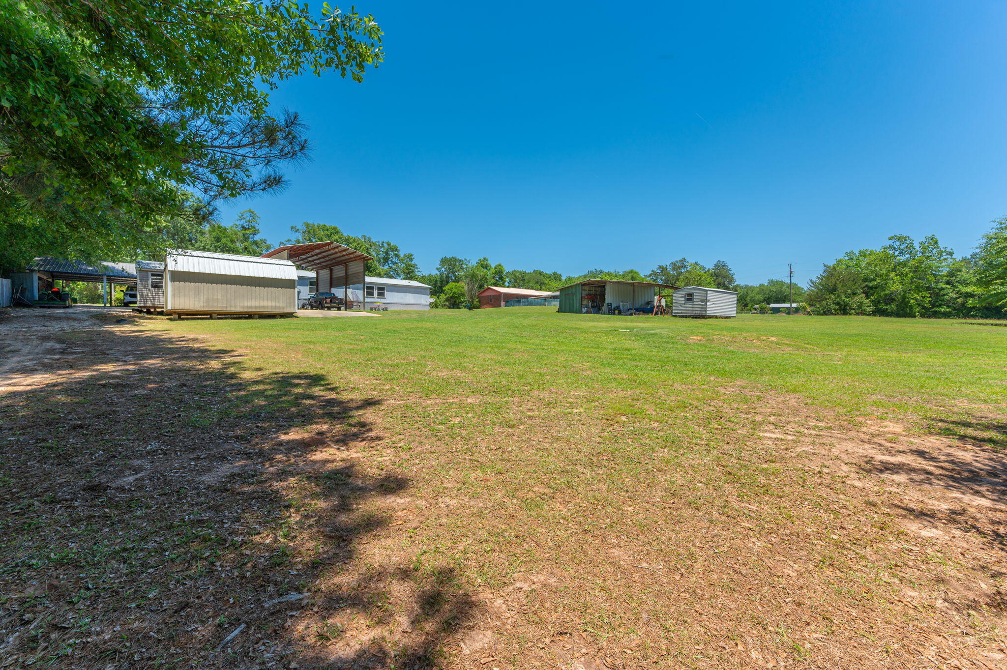COM NE COR OF NW1/4 OF SE1/4 OF SW1/4 S 60 FT W 206.59 FT - Residential
