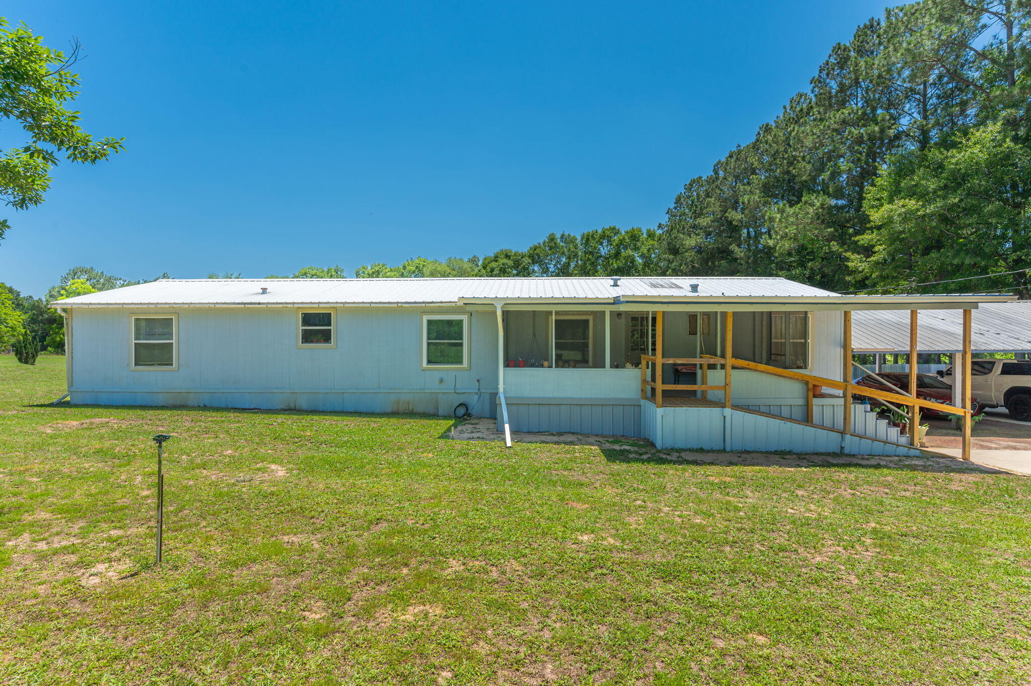 COM NE COR OF NW1/4 OF SE1/4 OF SW1/4 S 60 FT W 206.59 FT - Residential