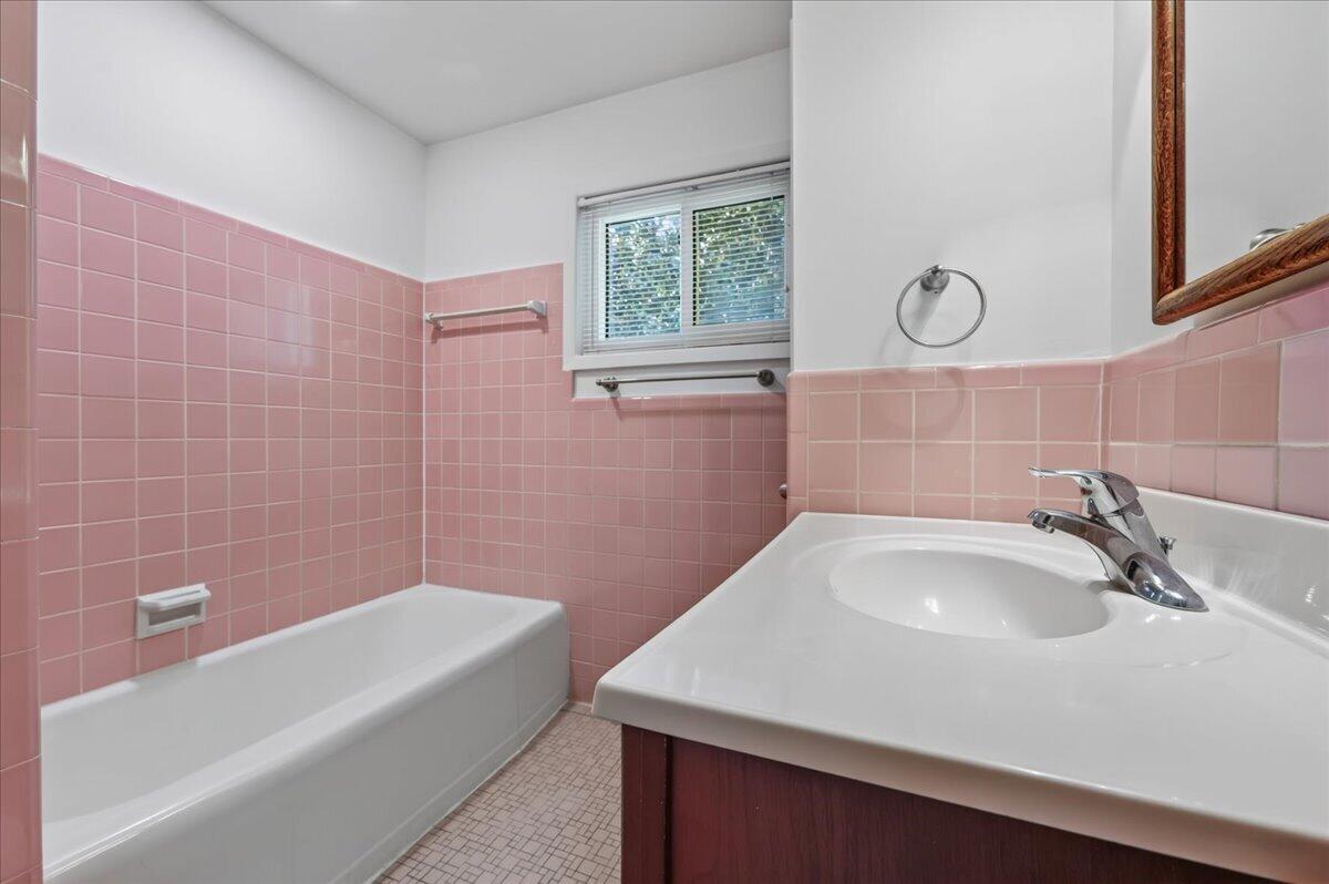 VESTA HEIGHTS 1ST ADDN - Residential
