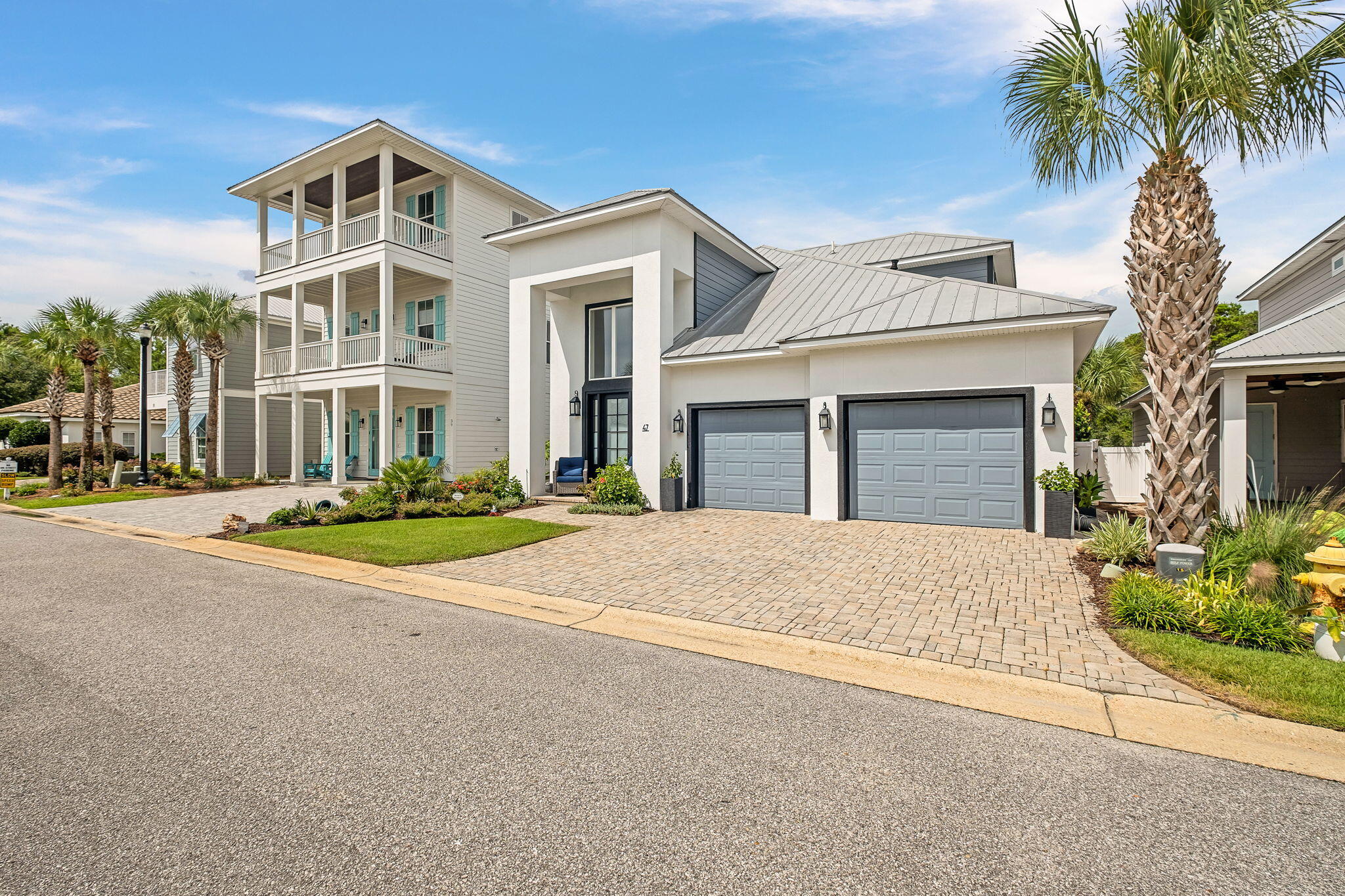 EMERALD WATERS VILLAGE - Residential