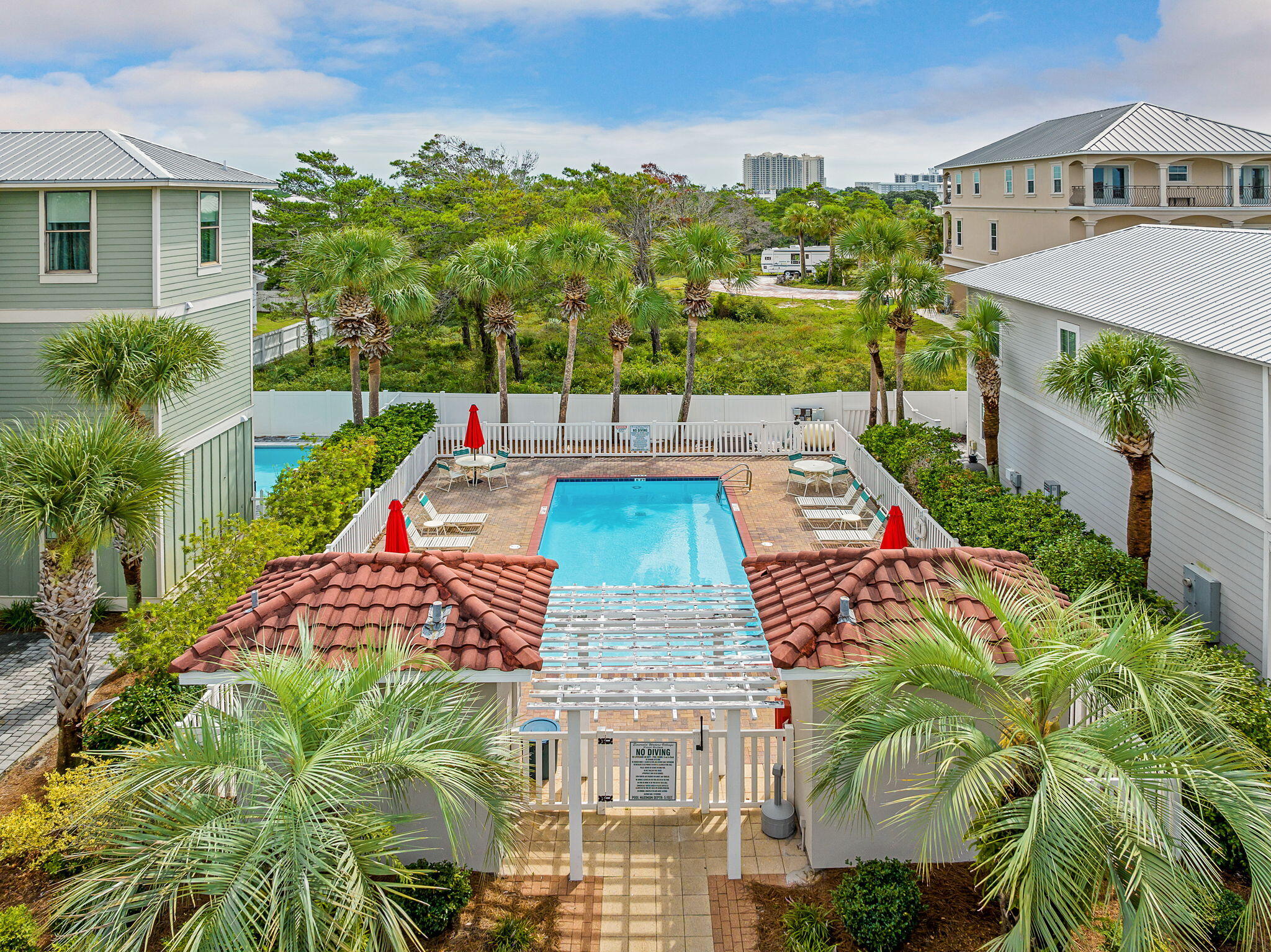 EMERALD WATERS VILLAGE - Residential