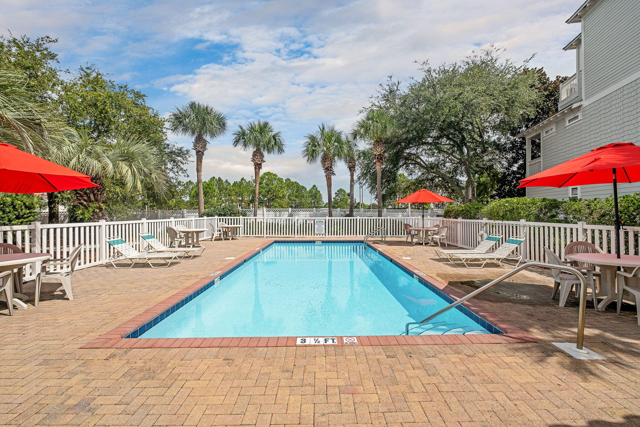 EMERALD WATERS VILLAGE - Residential