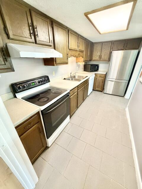 PLANTATION MANOR - Residential Lease