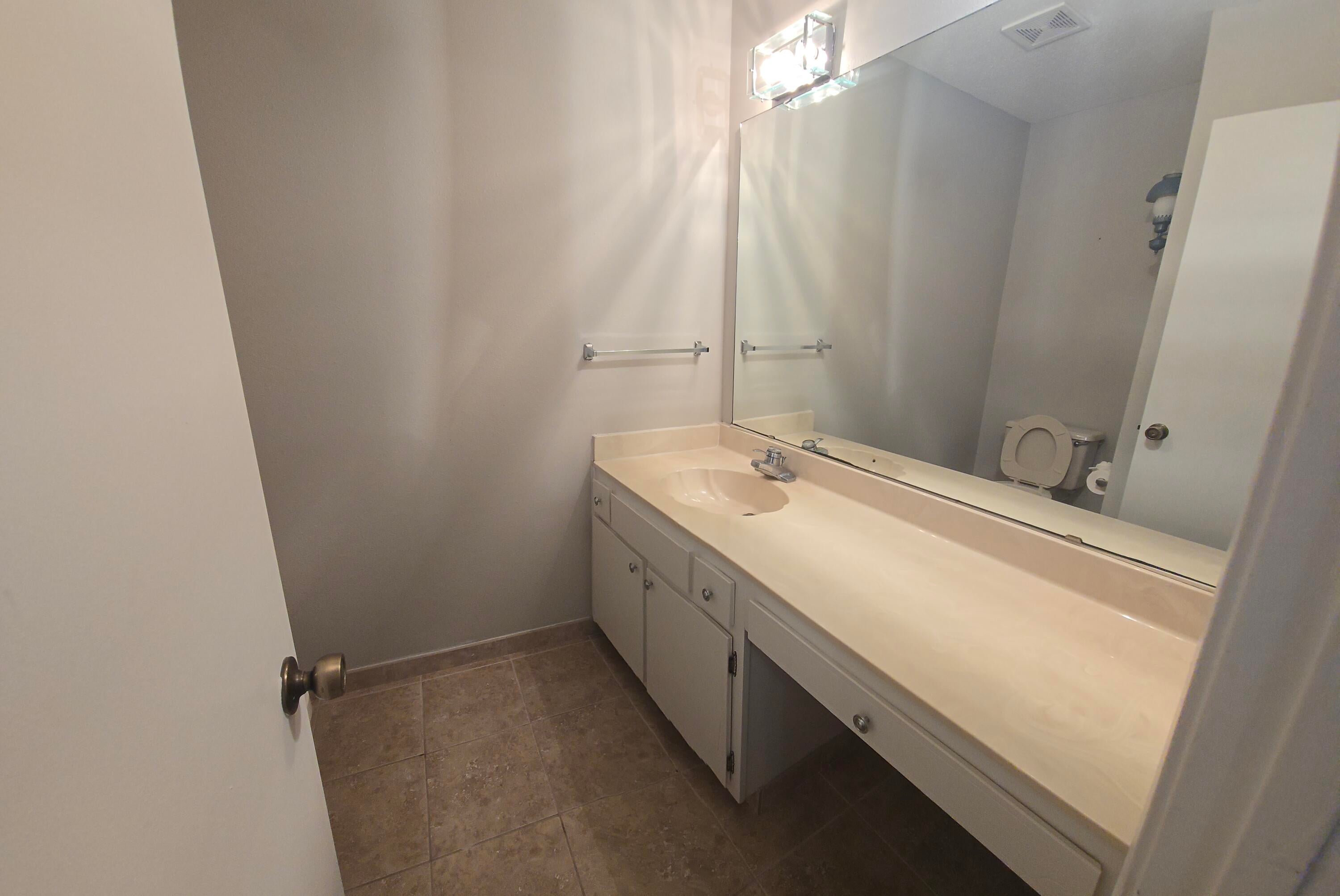 HIDDEN COVE T/H - Residential Lease