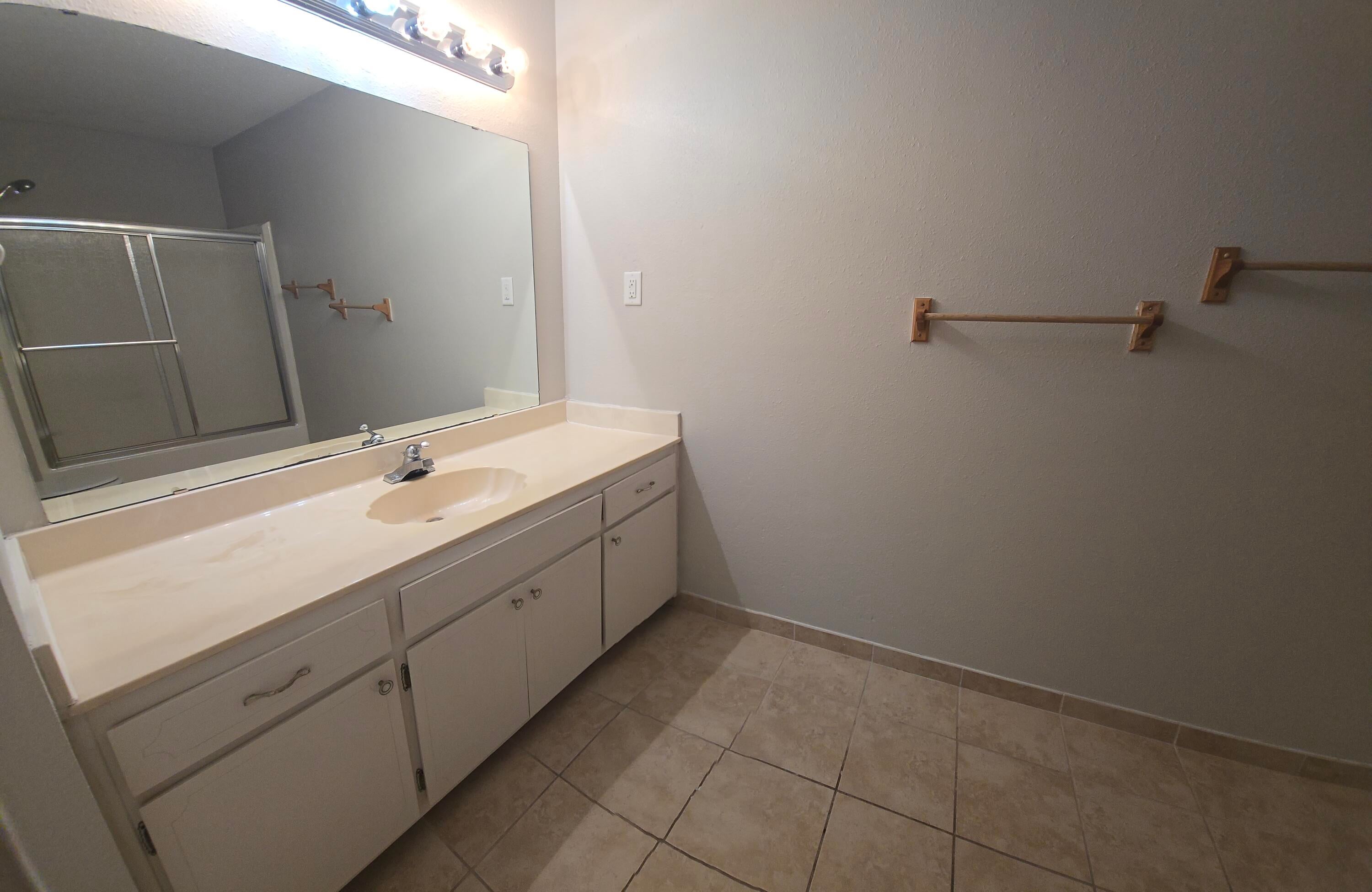 HIDDEN COVE T/H - Residential Lease