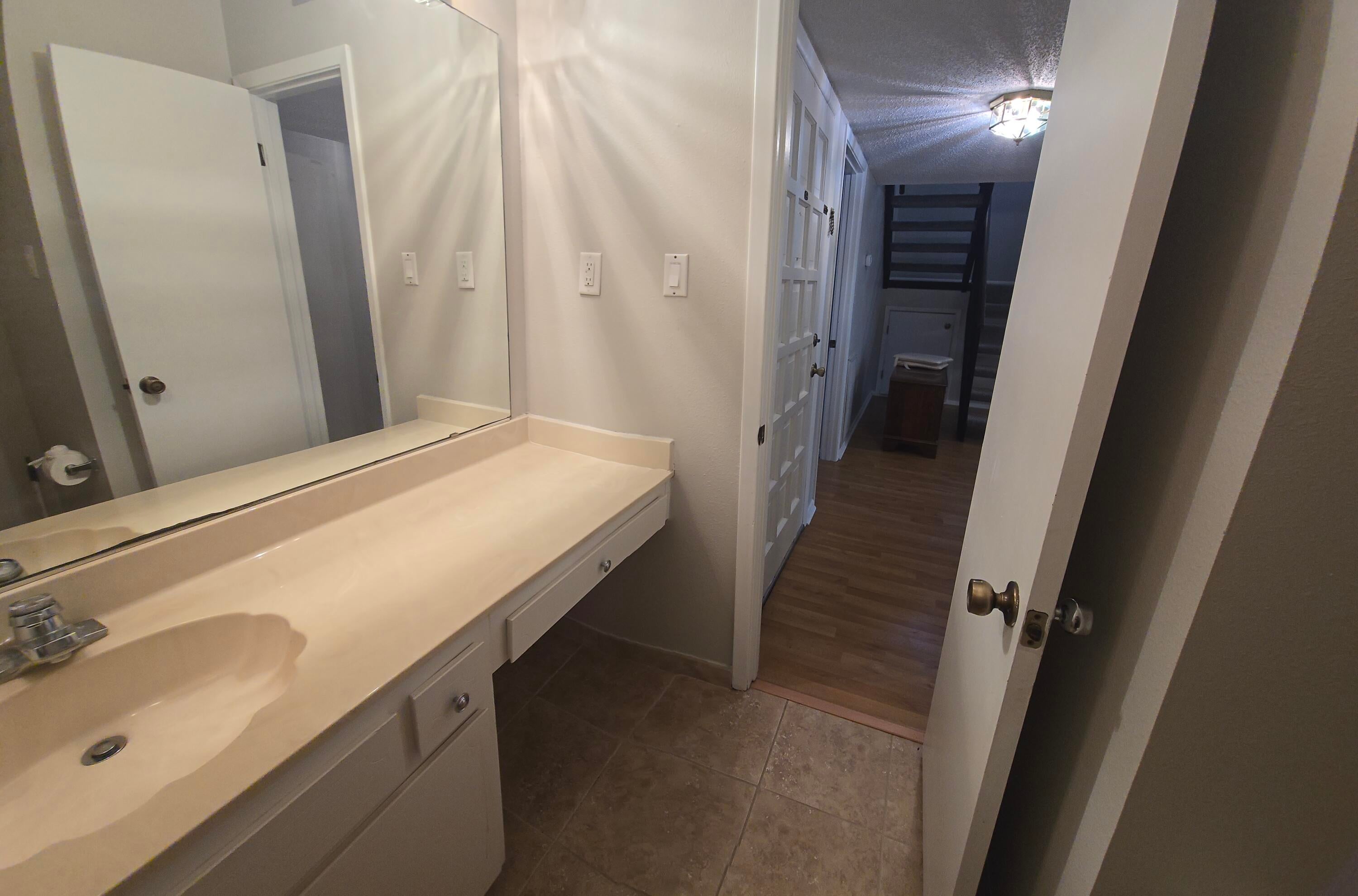 HIDDEN COVE T/H - Residential Lease