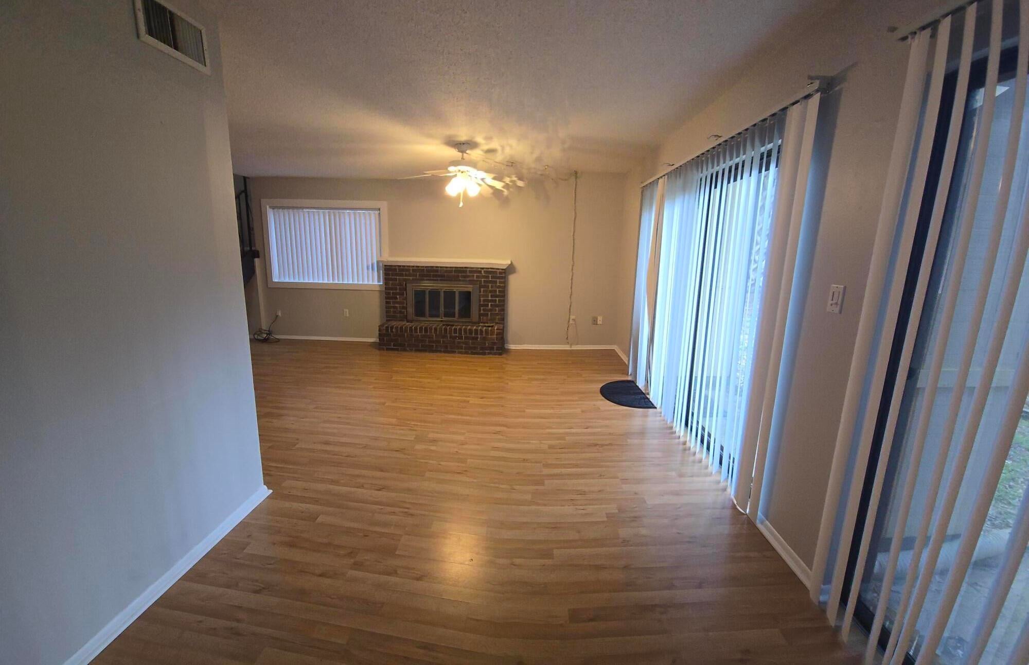 HIDDEN COVE T/H - Residential Lease