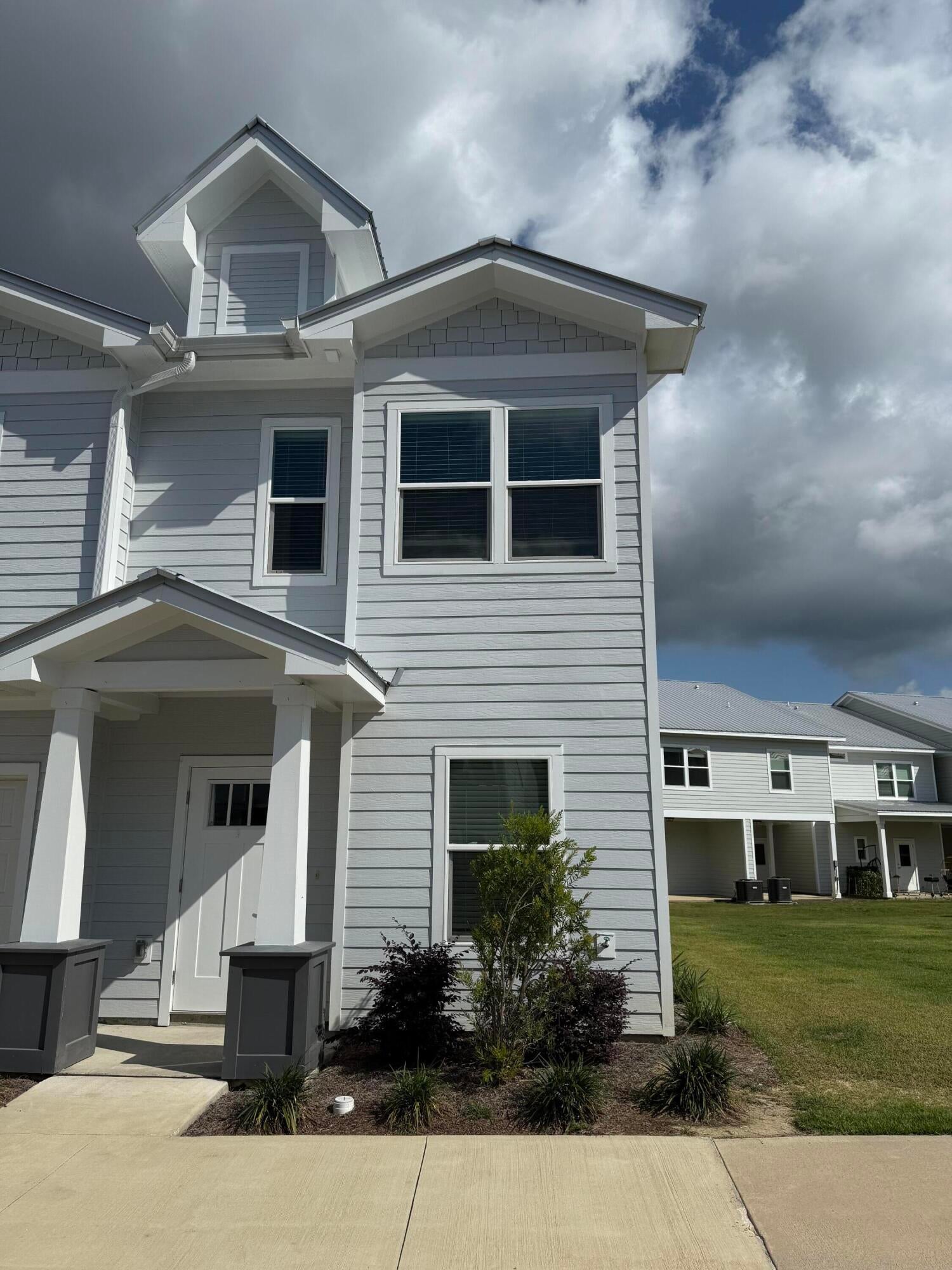 VERANDAS AT FREEPORT - Residential Lease
