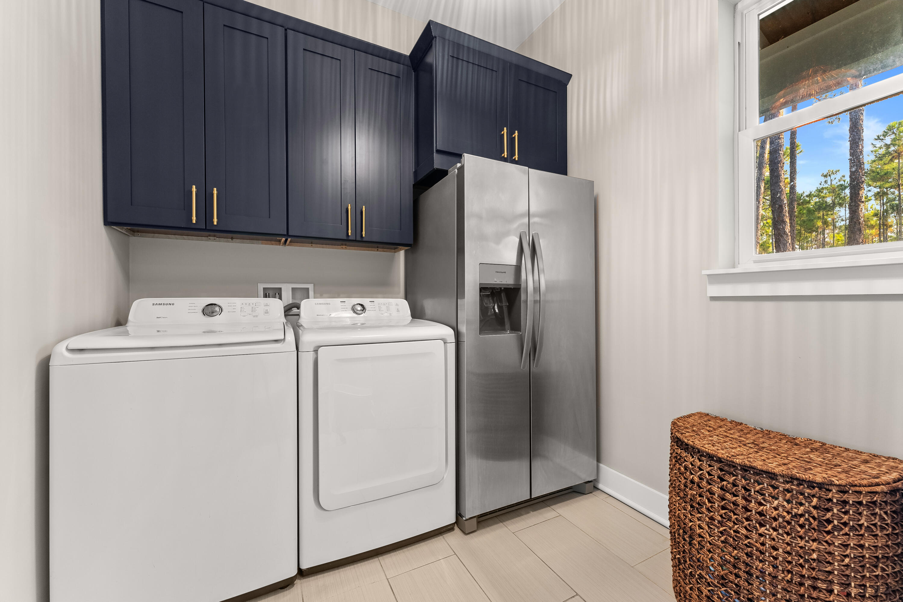 WHISPERING PINES - Residential