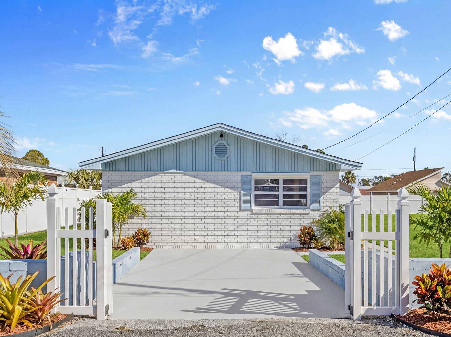 HOLIDAY BEACH UNIT 01 - Residential