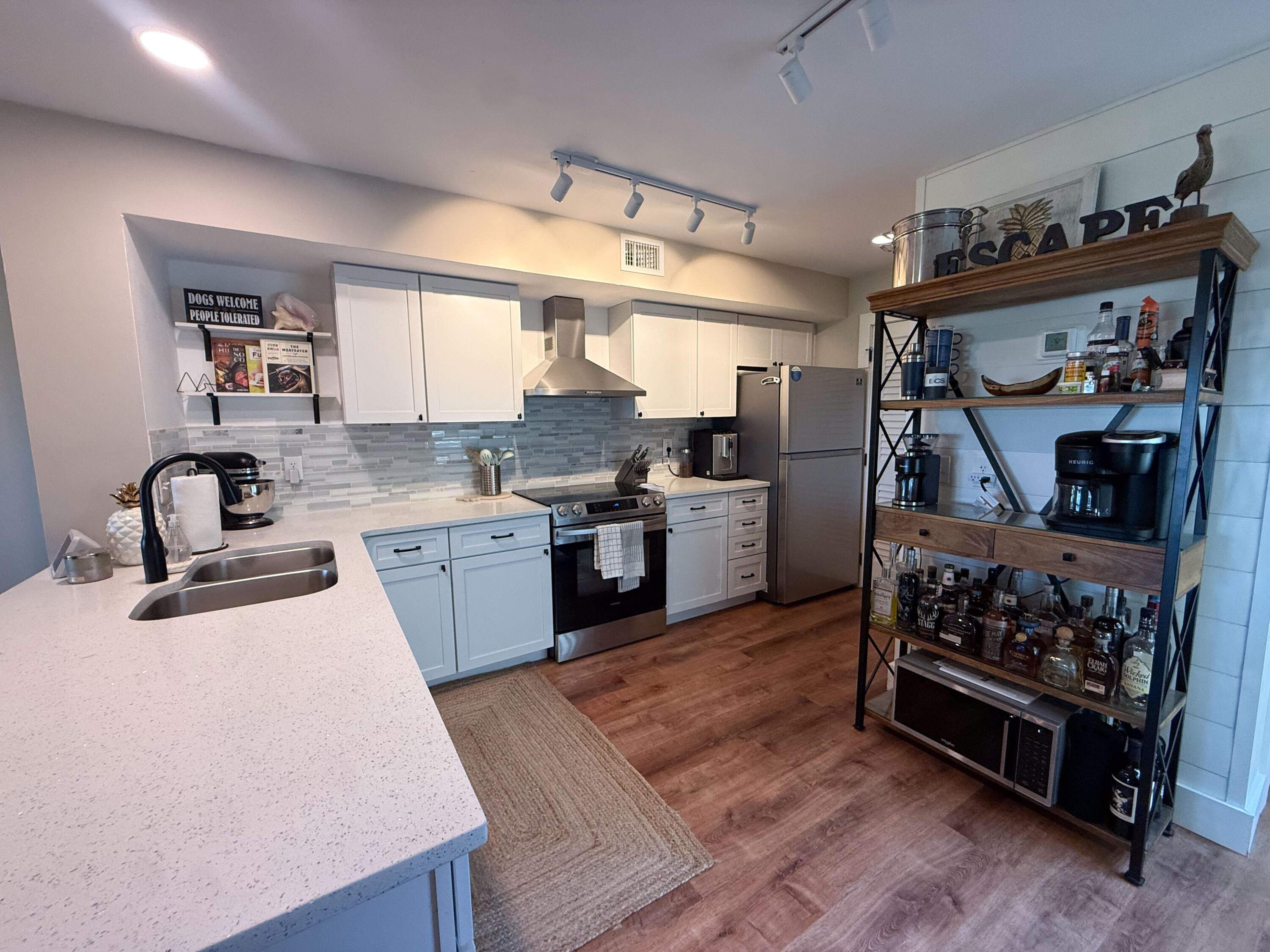 HARBOUR POINT CONDO - Residential