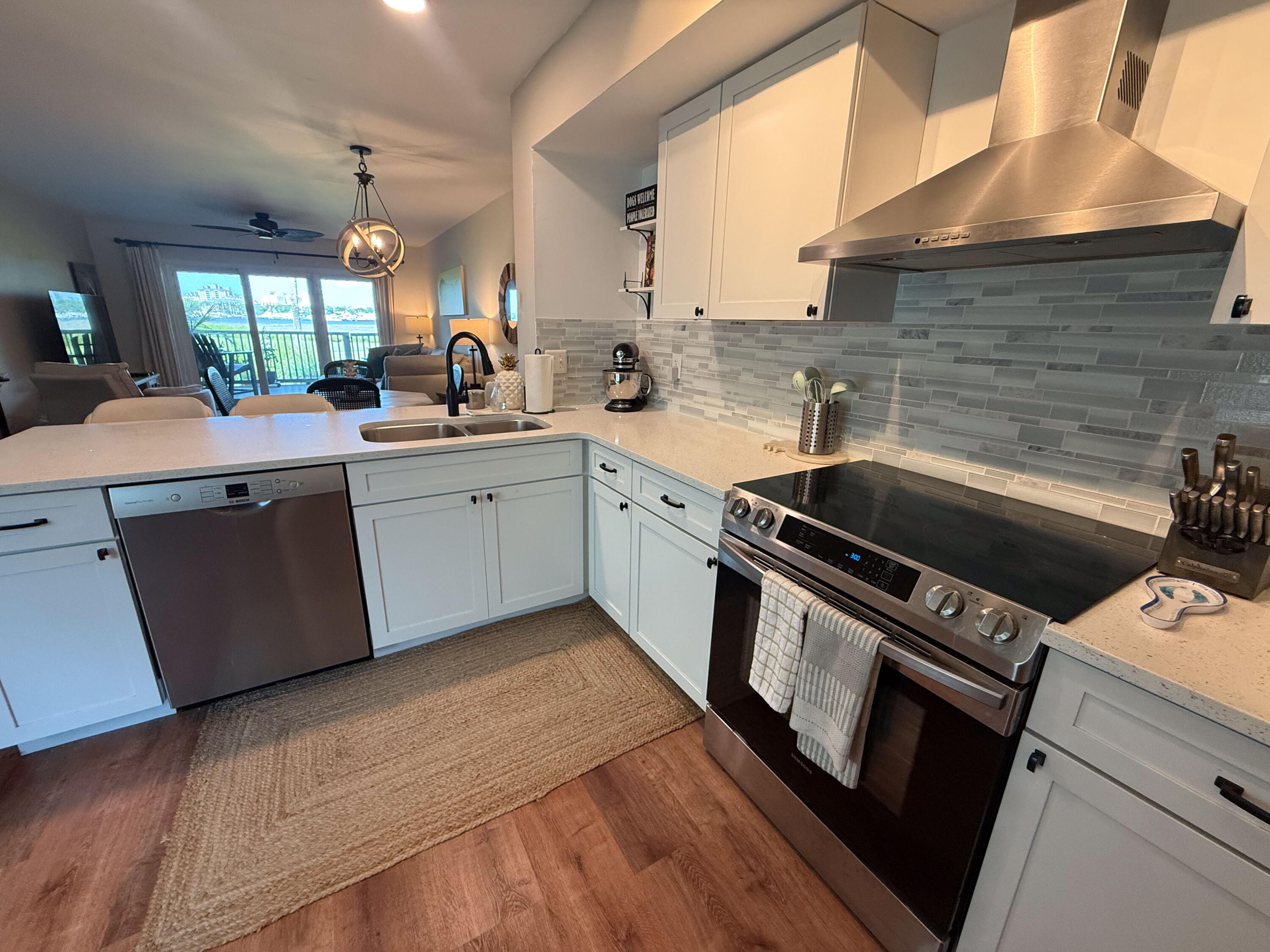 HARBOUR POINT CONDO - Residential