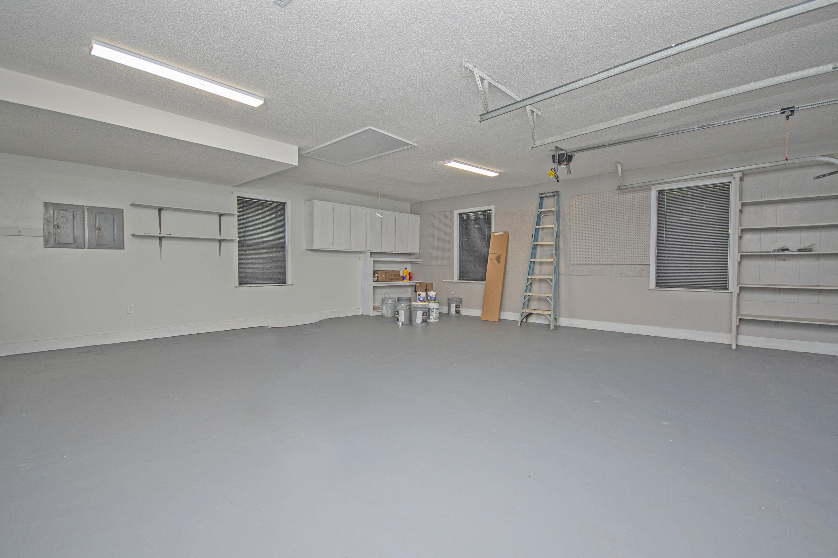 KENNEDY LAKES 1ST ADDN - Residential