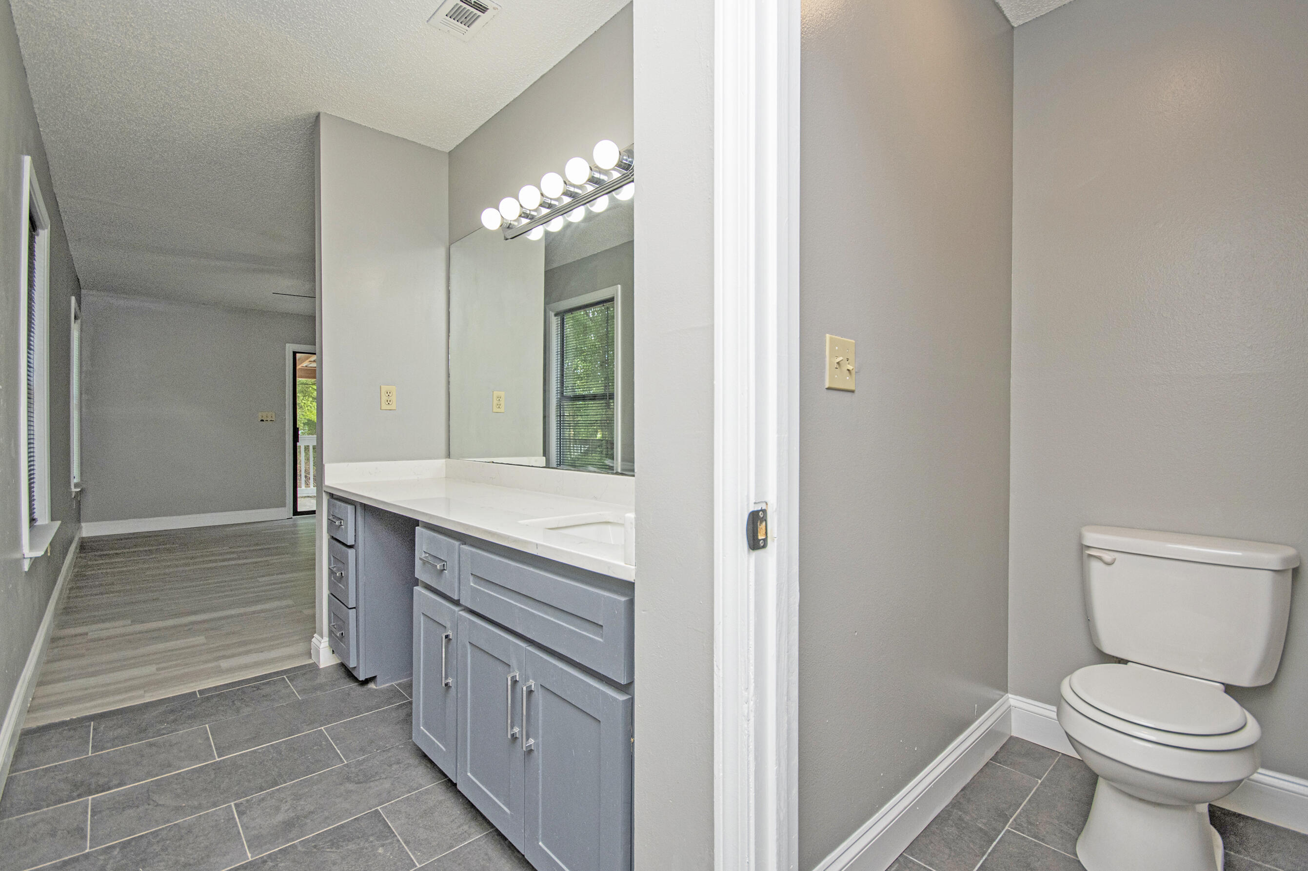 KENNEDY LAKES 1ST ADDN - Residential