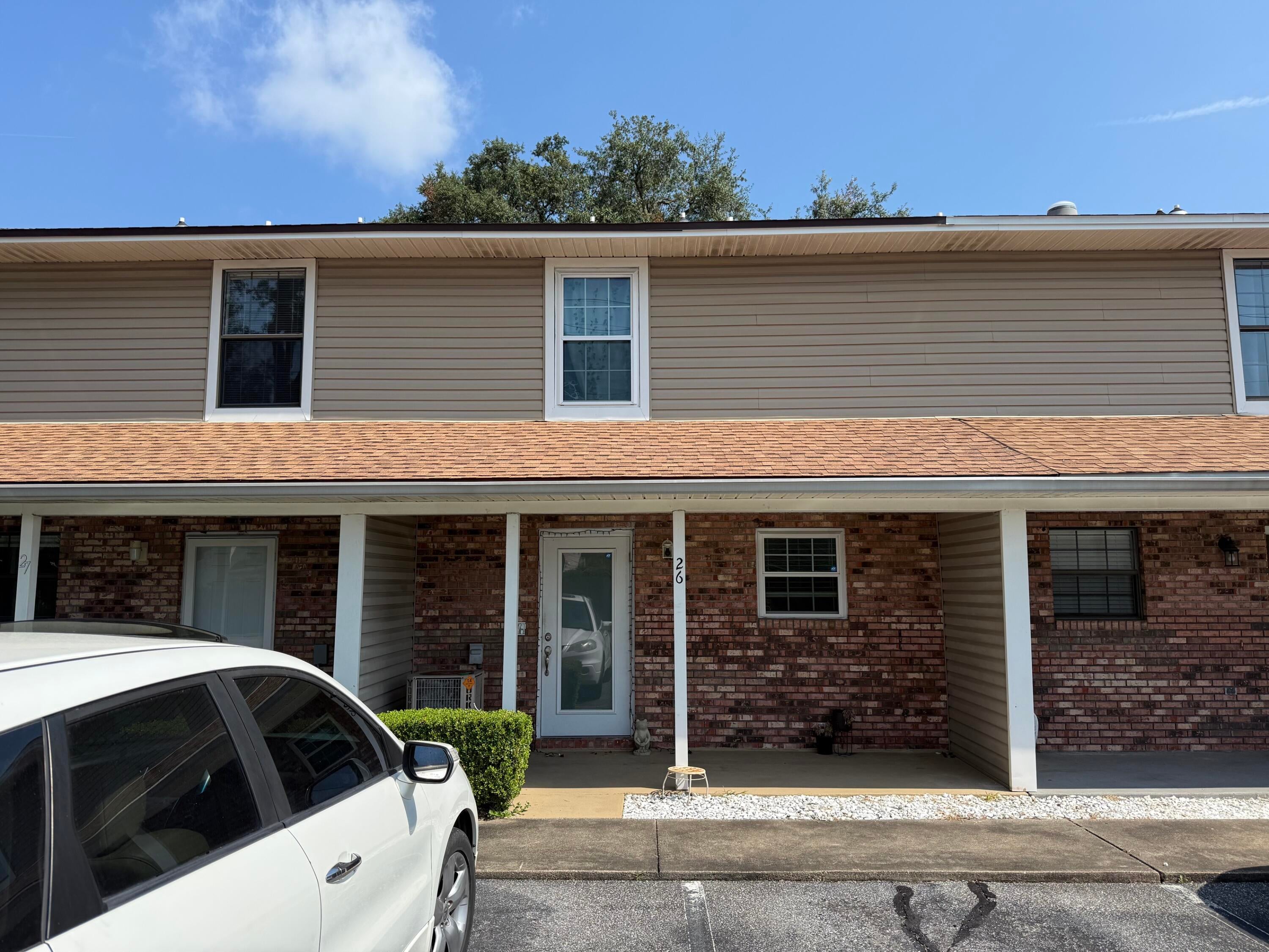 Located right off Beal Pkwy in Ft Walton Beach. Two story townhome. Buyer to verify all pertinent information including square footage and lot size. Property is being sold AS IS.