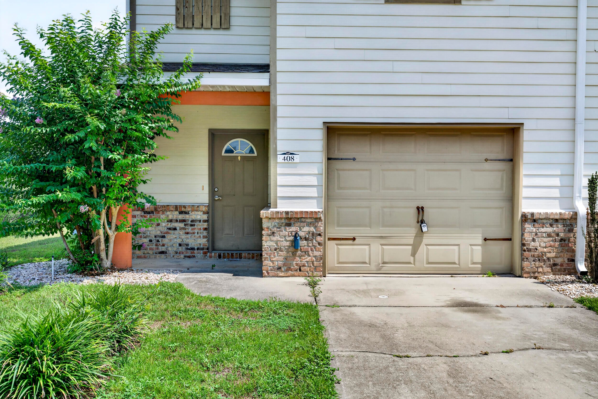 ARBOR LAKE - Residential