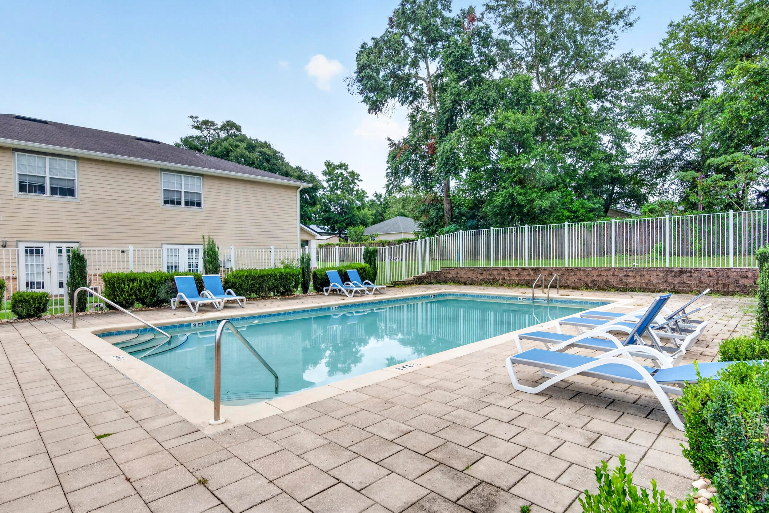 ARBOR LAKE - Residential