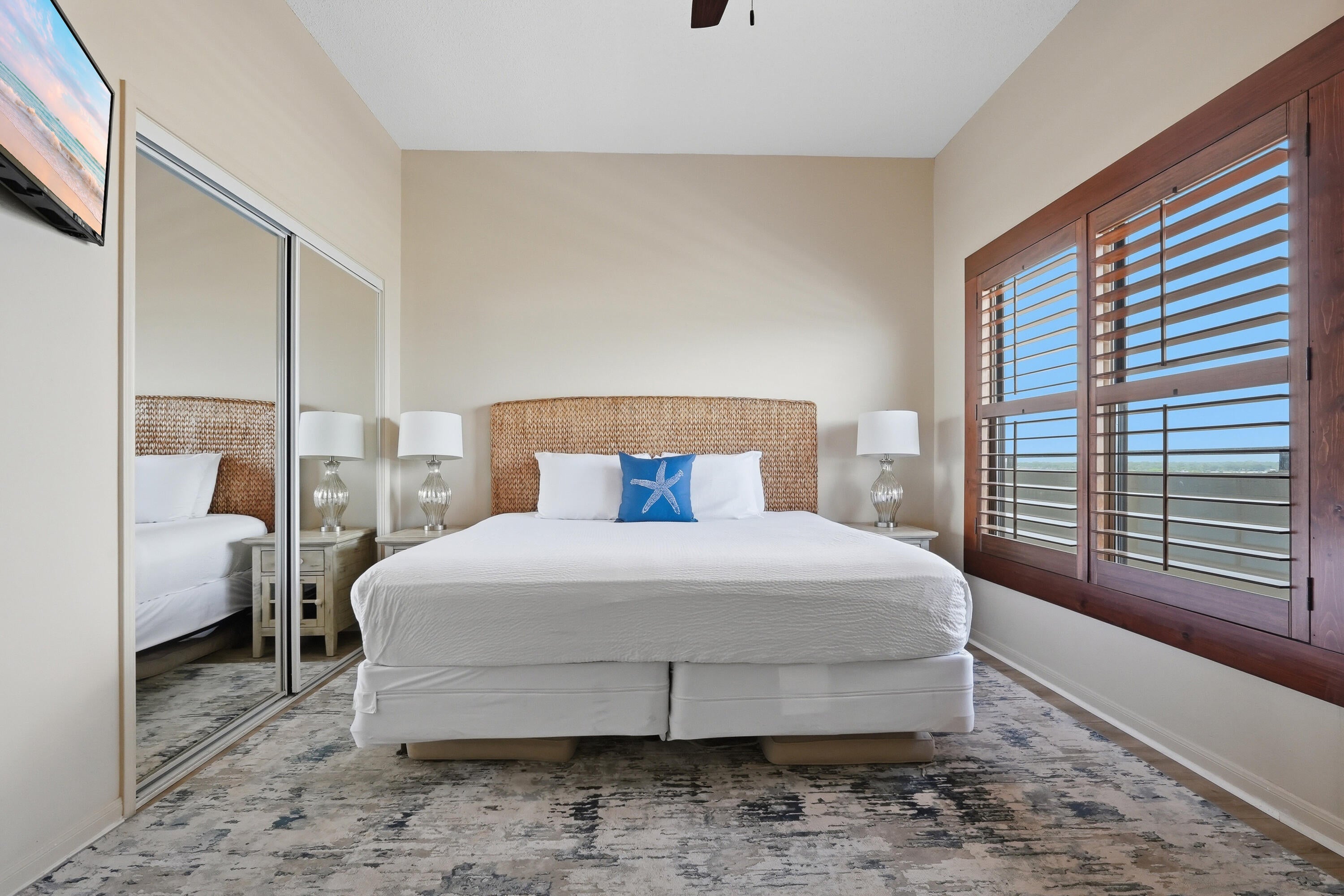 EMERALD TOWERS WEST CONDO - Residential