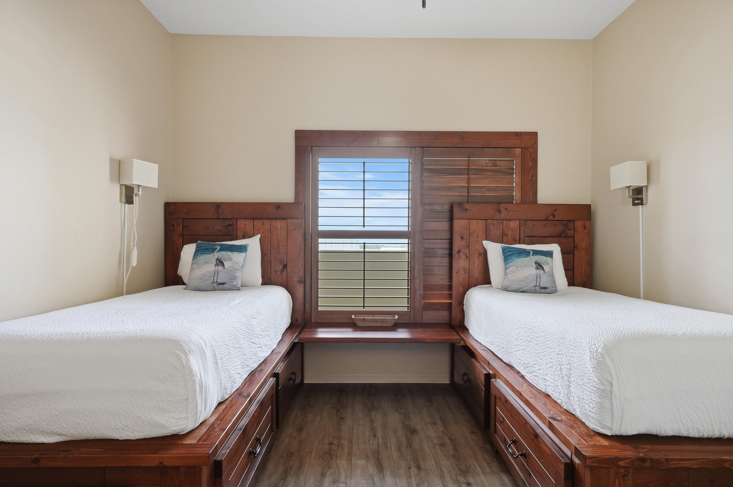 EMERALD TOWERS WEST CONDO - Residential